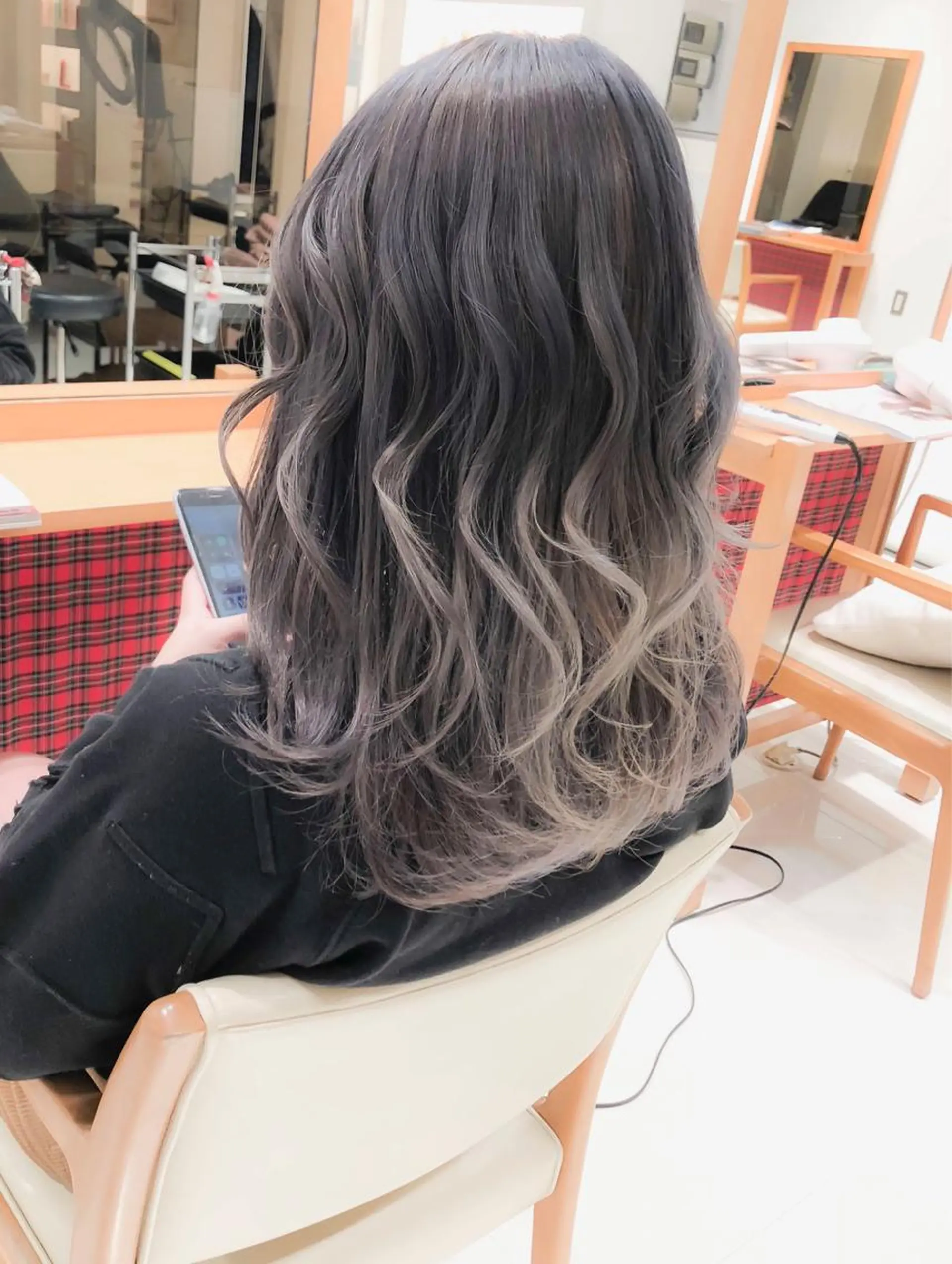 セミロング カラー グレージュ ラベンダーカラー ラベンダーグレージュ ラベンダーグレー ヘアカラー トリートメント Days 透明感カラーのヘアスタイル