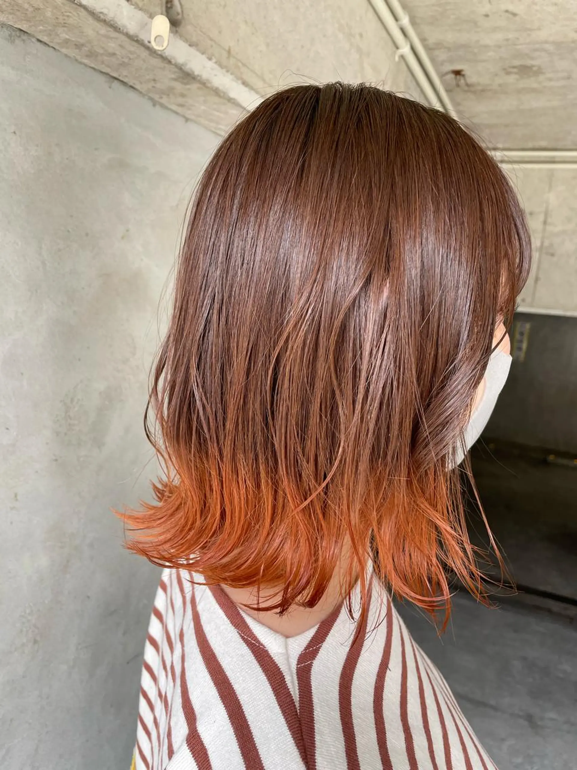 ミディアム カラー ブリーチ デザインカラー オレンジ 小森 永のヘアスタイル