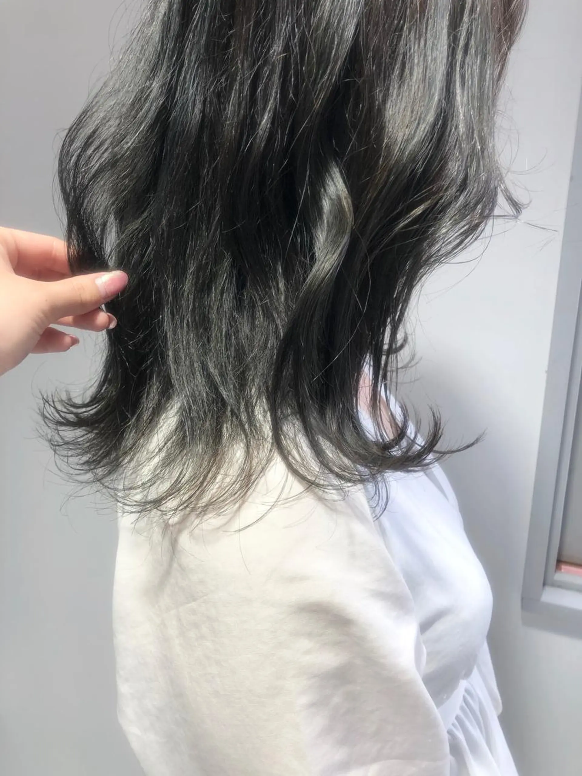 ミディアム カラー 透明感カラー 岩田 萌那のヘアスタイル
