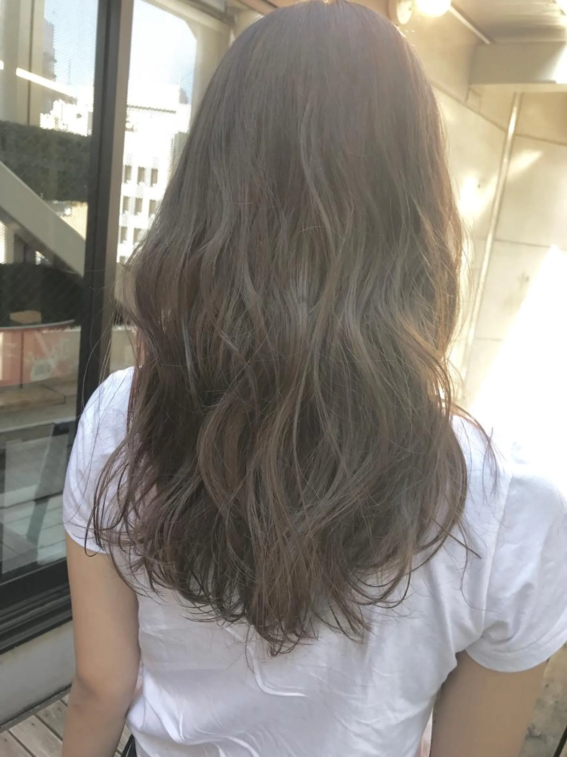セミロング カラー アッシュ ベージュカラー 再現度&髪質改善 LISAのヘアスタイル