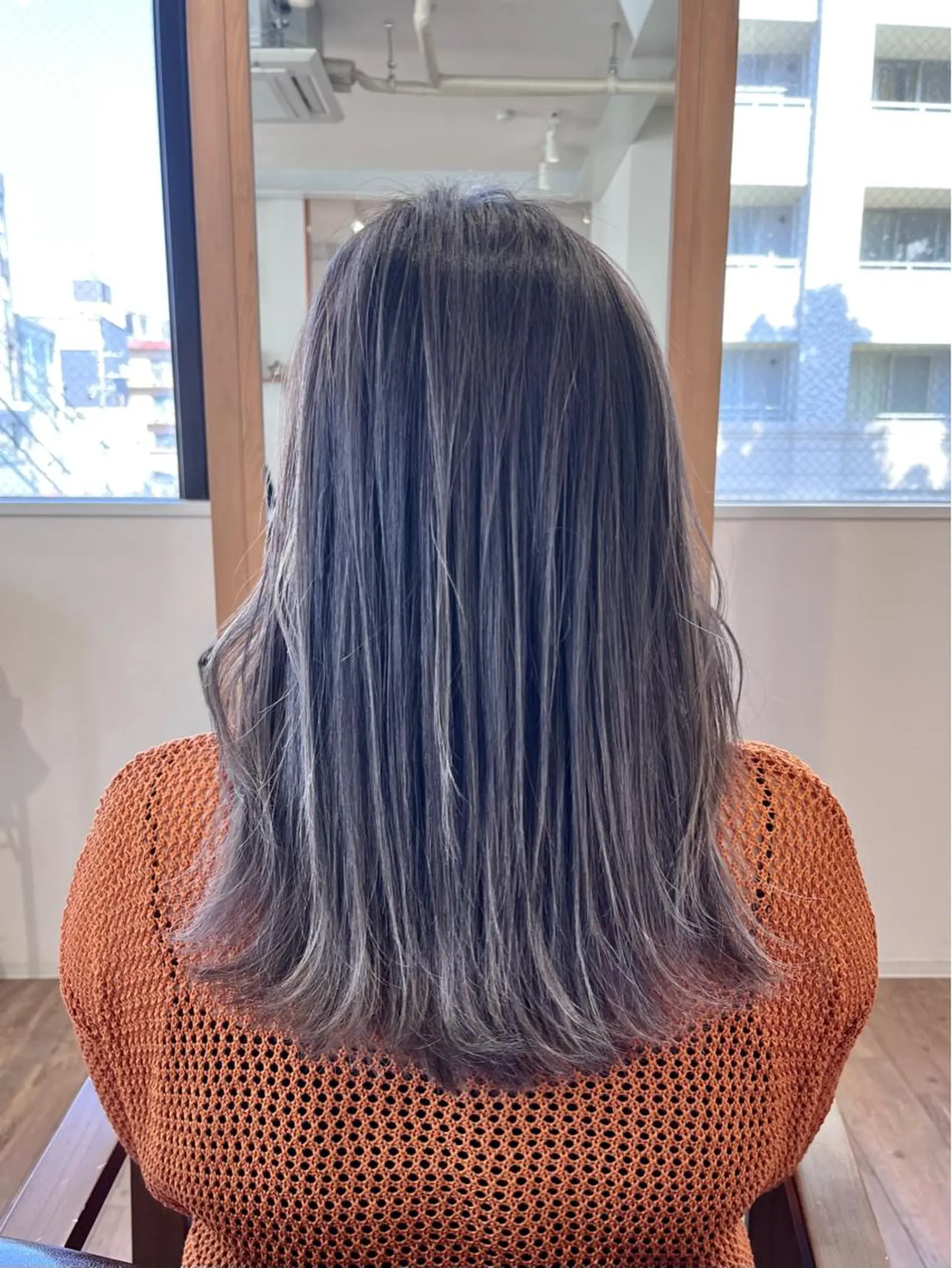ミディアム カラー バレイヤージュ ブリーチ シルバー レイヤーカット トリートメント ヘアカラー KIZU 髪質改善 オカルト怪談のヘアスタイル