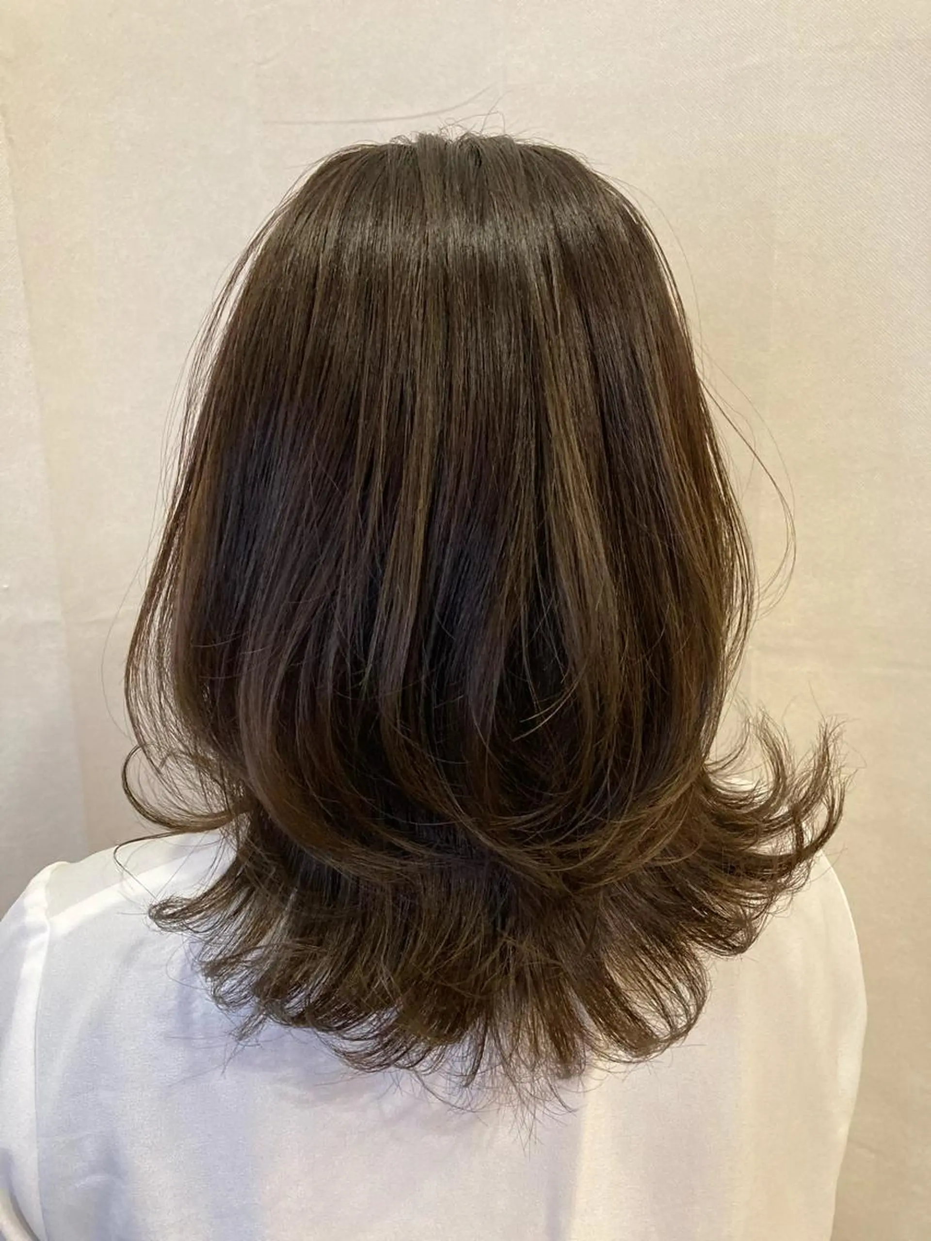 ミディアム カラー 宮原 佳苗のヘアスタイル