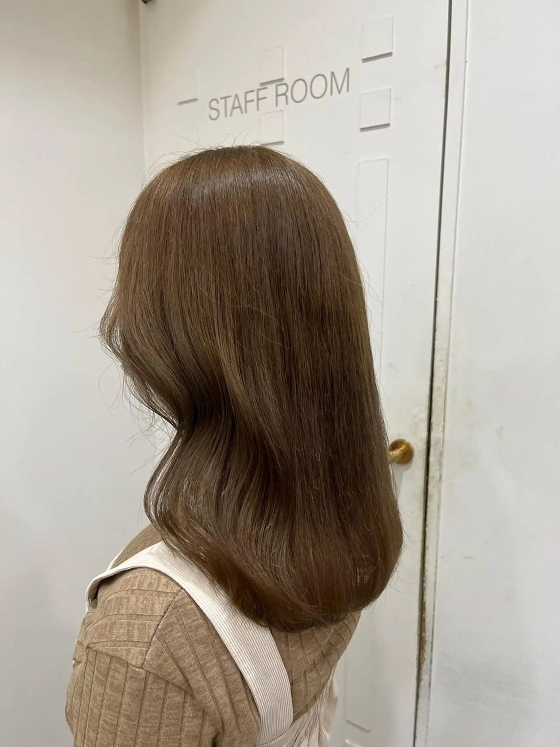 セミロング MITSUKI🤍 モテ髪×韓国レイヤーのヘアスタイル