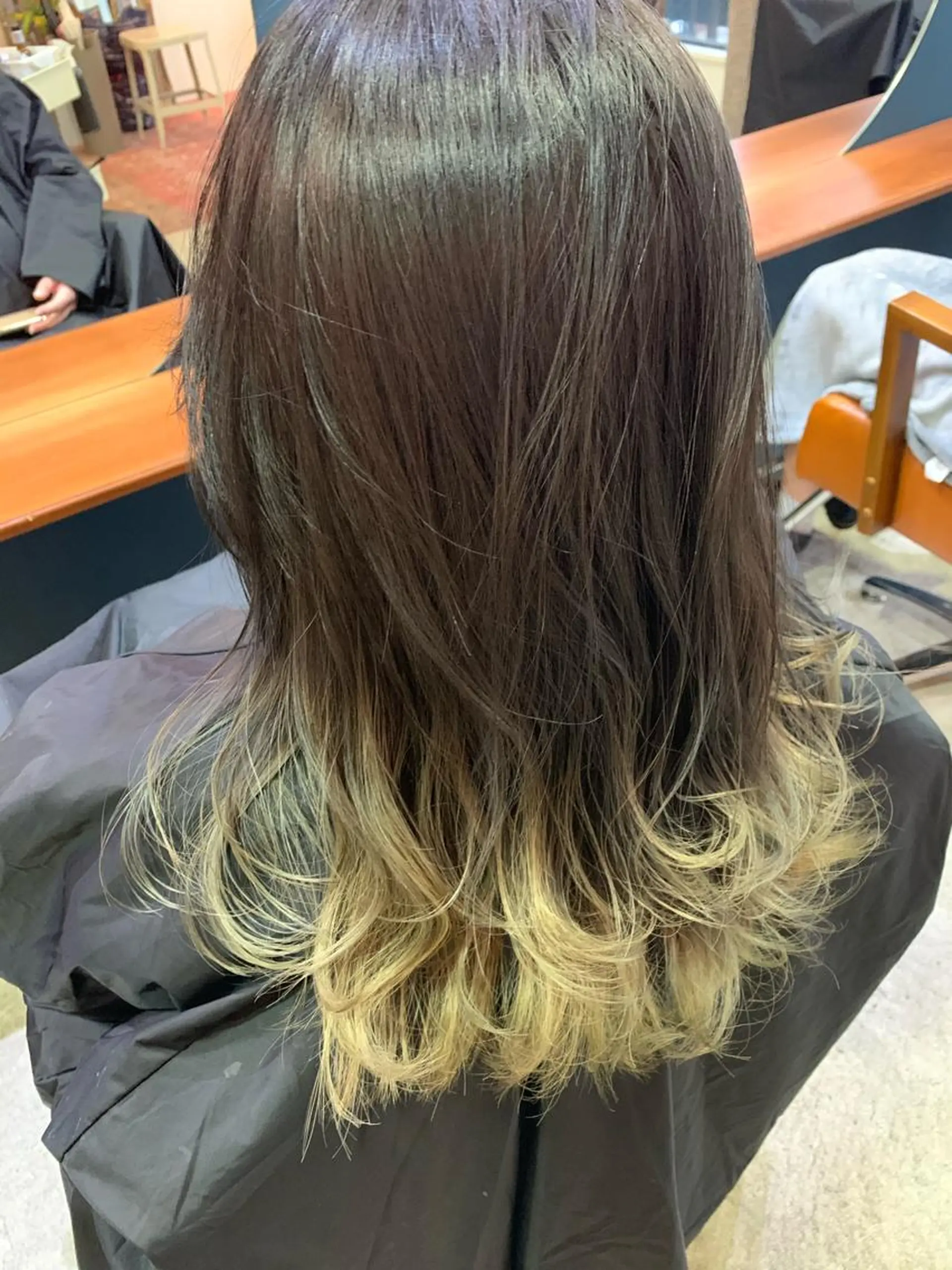 ロング カラー ヘアアレンジ ブロンド グラデーションカラー 山崎 澪のヘアスタイル