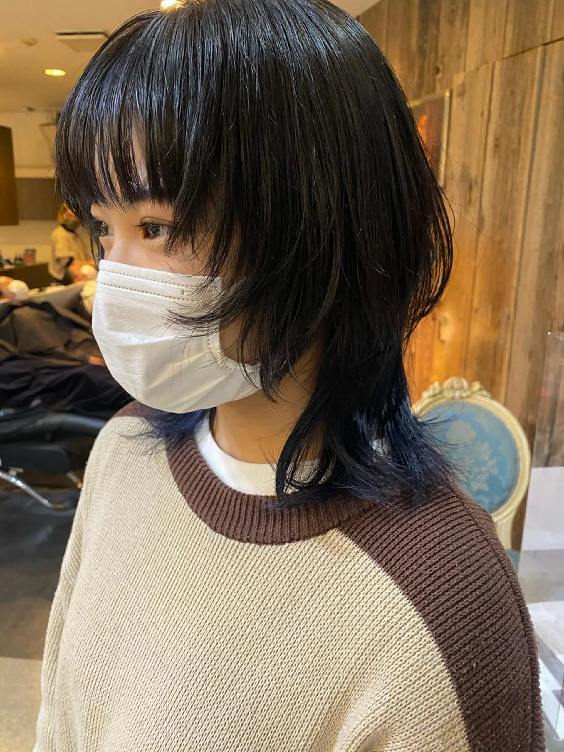 ミディアム カラー パーマ ヘアアレンジ メンズ キッズ ネイル メンズインナーカラー メンズウルフカット インナーカラー ネイビーカラー ウルフカット viewstokyo所属・mana 暖色カラーカットのヘアスタイル