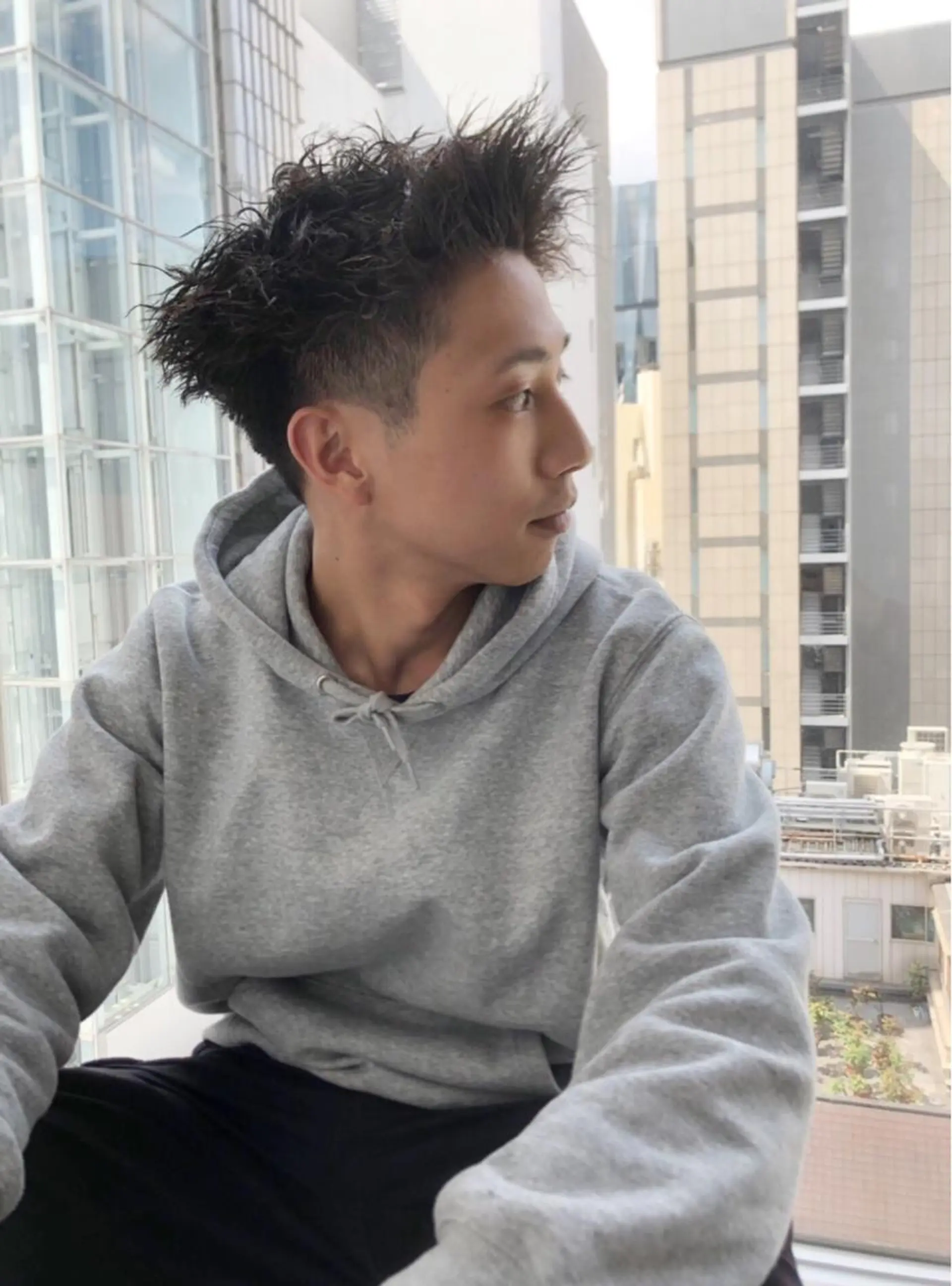 ショート カラー パーマ メンズ フェードカット メンズパーマ メンズツイストパーマ 波巻きパーマ スパイラルパーマ 渋谷✨yuto✨全 メニュー得意です🙏のヘアスタイル