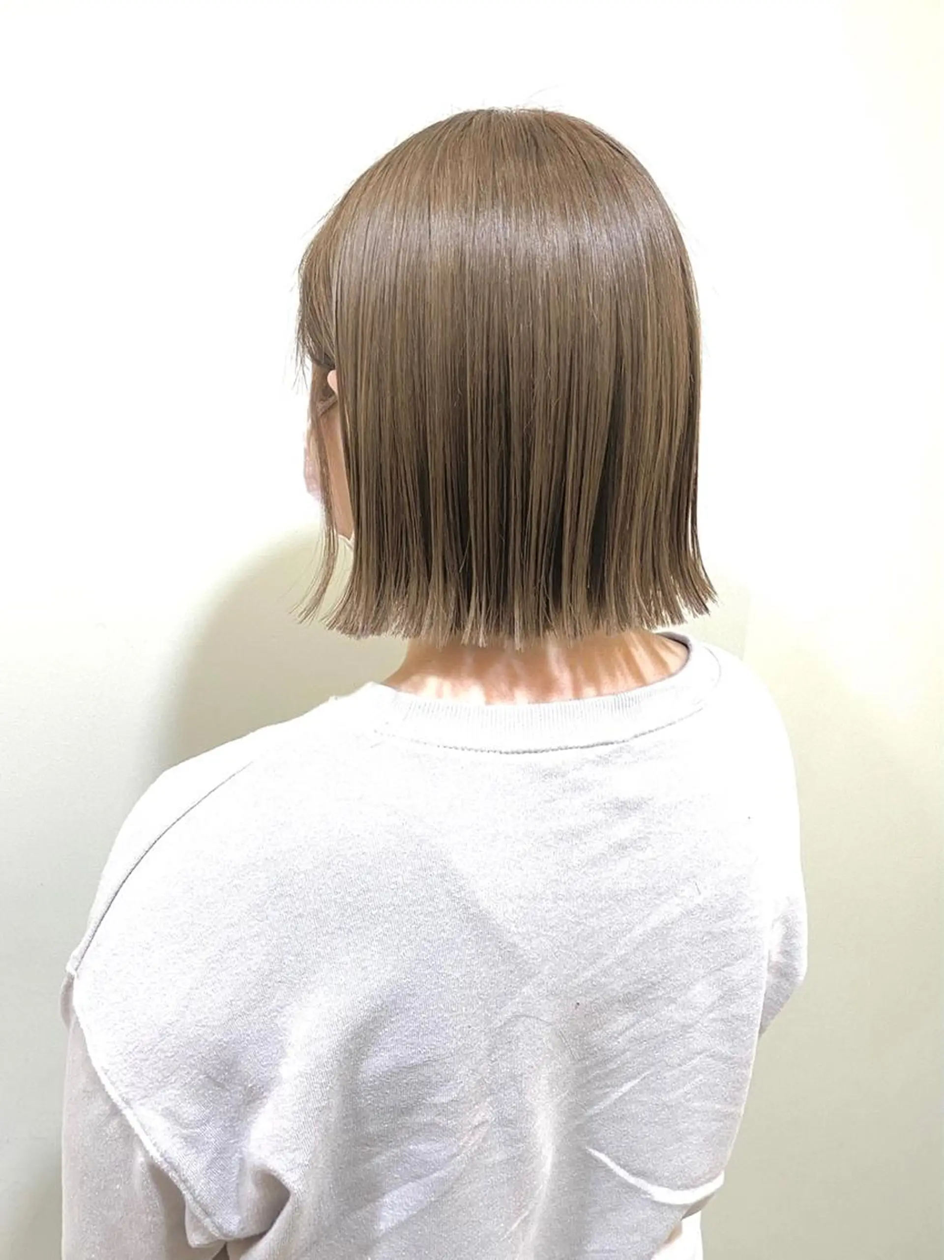 ショート カラー ANNA /艶髪/ハイトーンのヘアスタイル