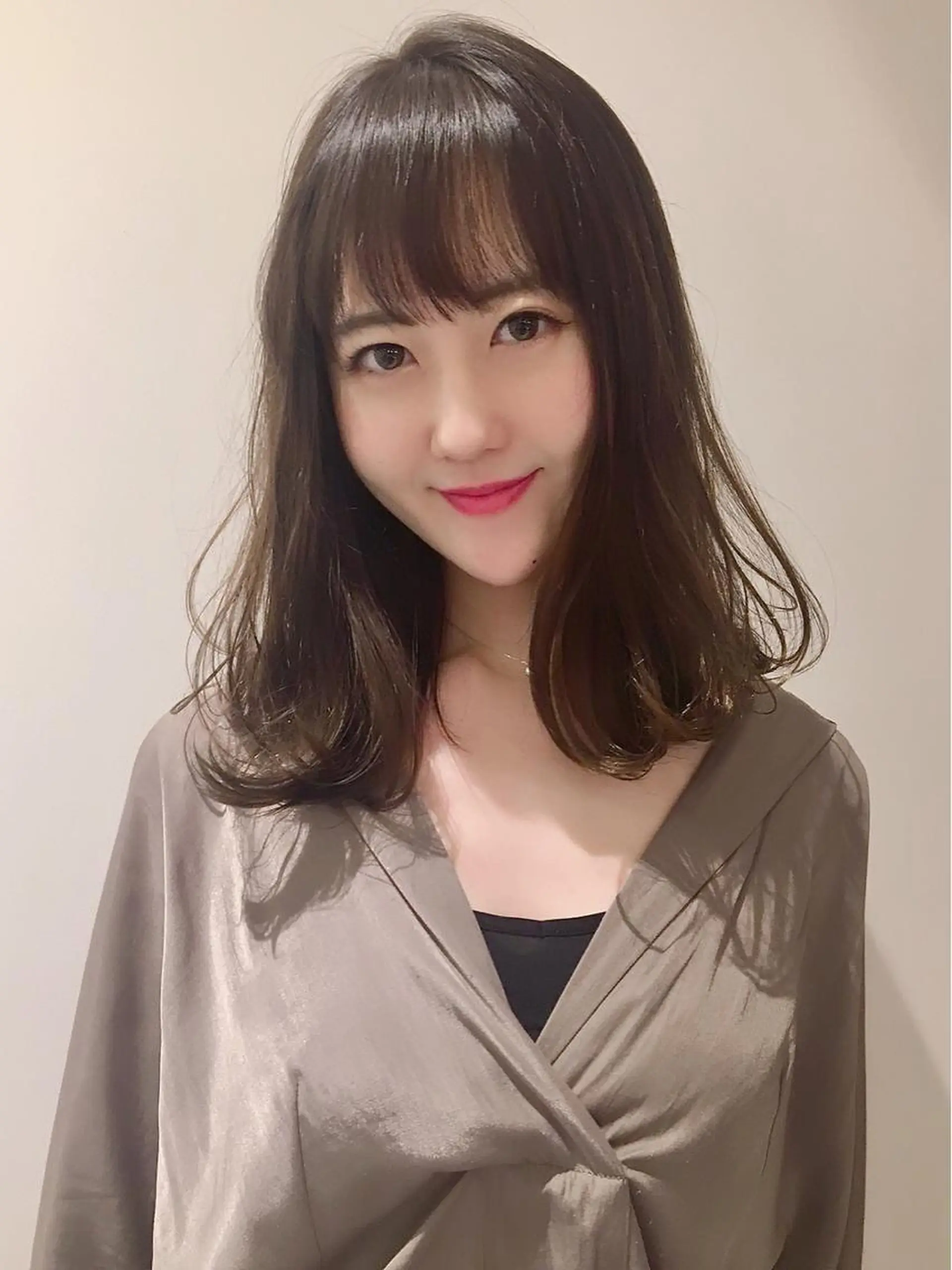 ミディアム 外ハネヘア カット ヘアカラー トリートメント 代表山口ひな 髪質改善のプロのヘアスタイル