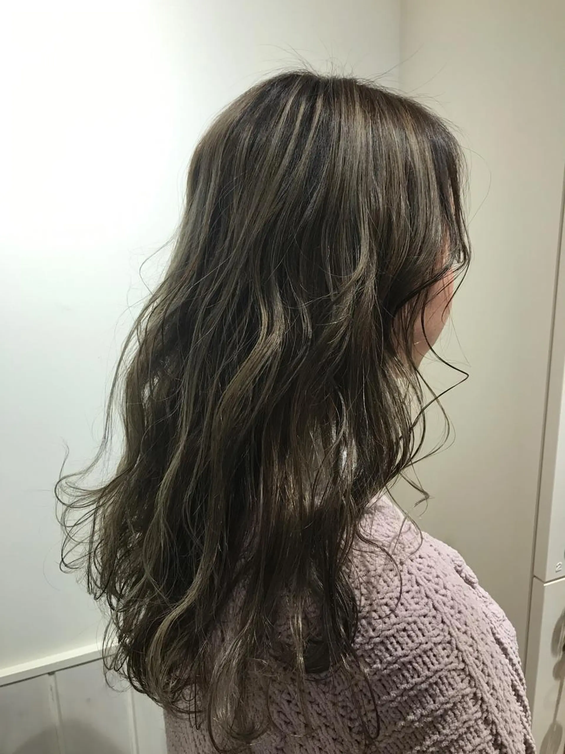 ロング カラー アッシュ ベージュカラー フォギーベージュ ハイライトカラー ハイライト カット ヘアカラー 清水　ちひろ ✄トップスタイリストのヘアスタイル