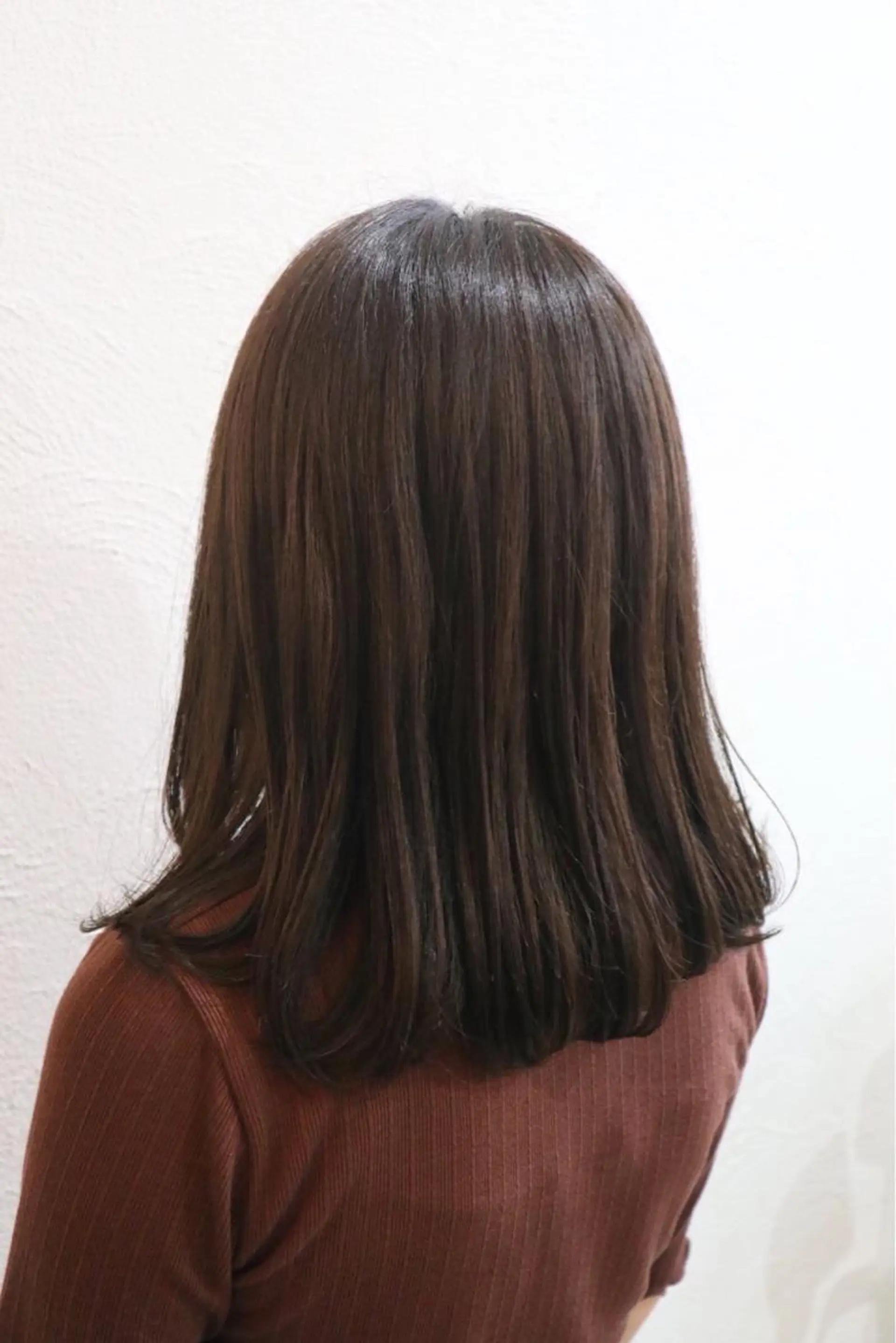 セミロング カラー ブラウンカラー マットブラウン ナチュラルブラウン トリートメント 西村 ようこのヘアスタイル