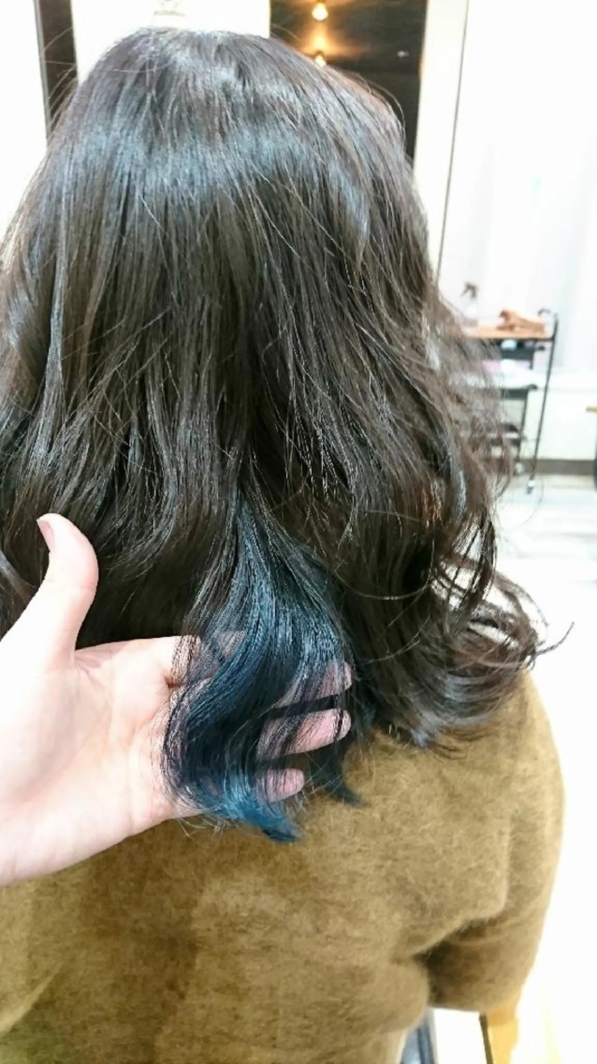 ミディアム カラー ダークグリーン インナーカラー ACROあべの店所属・艶カラー/インナー /グラデ/大西小百合のヘアスタイル