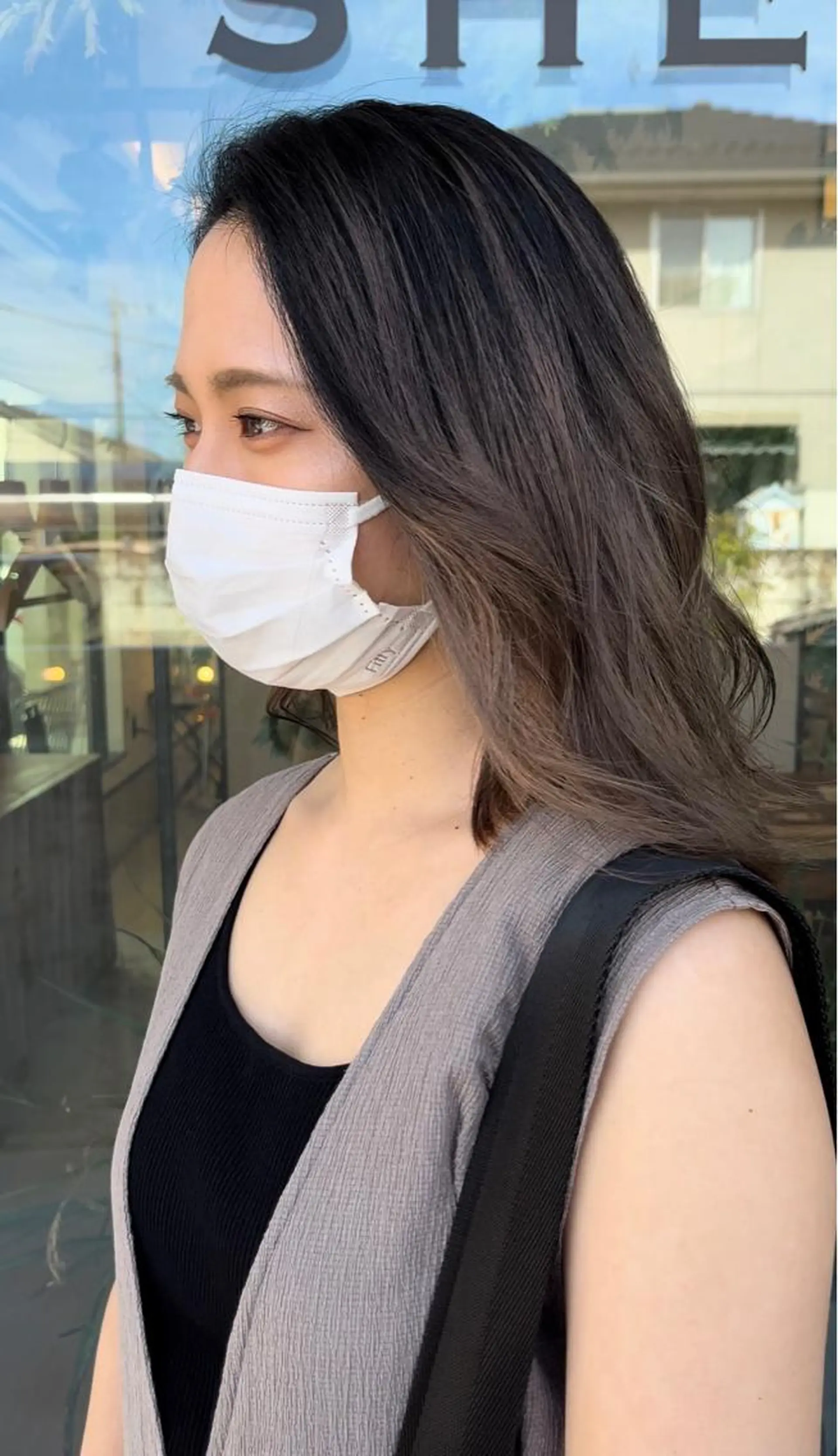 ミディアム カラー バレイヤージュ グレージュ レイヤーカット ヘアカラー トリートメント GISELAジゼラ所属・手塚 亮汰のヘアスタイル