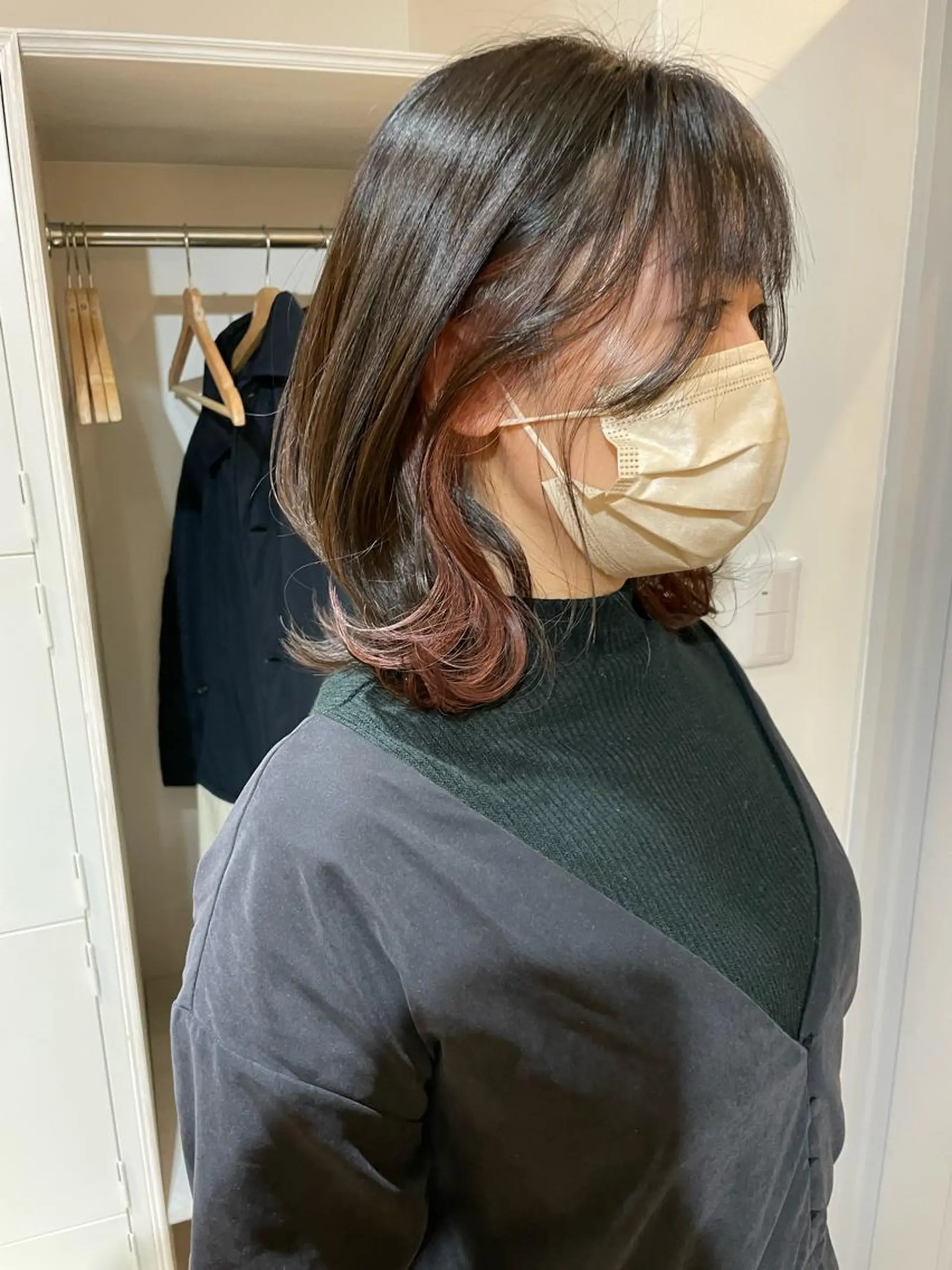 ミディアム カラー akane .のヘアスタイル