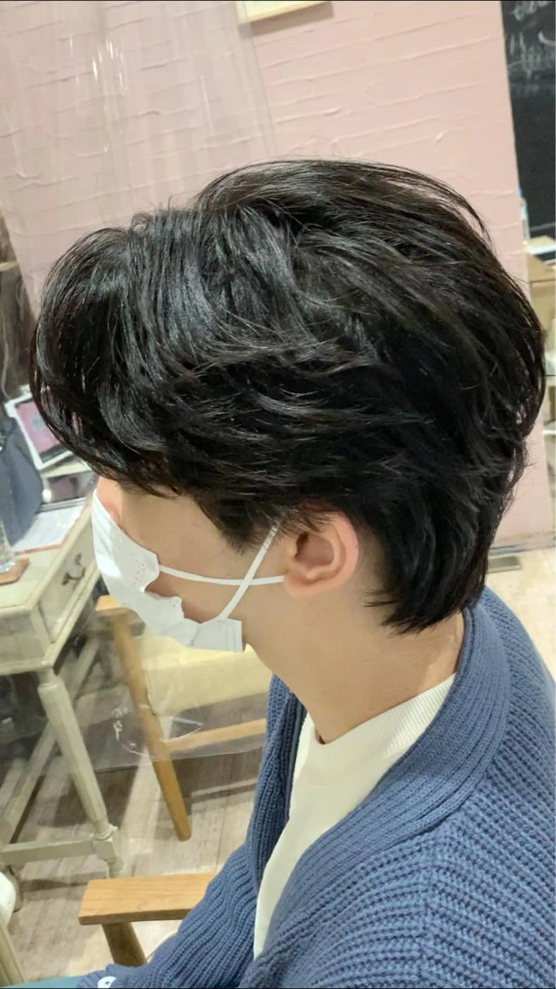 ミディアム パーマ メンズ ミディアムパーマ メンズブリーチ センターパート フェードカット フェザーパーマ カット ヘアセット メンズStylist 山根慧のヘアスタイル