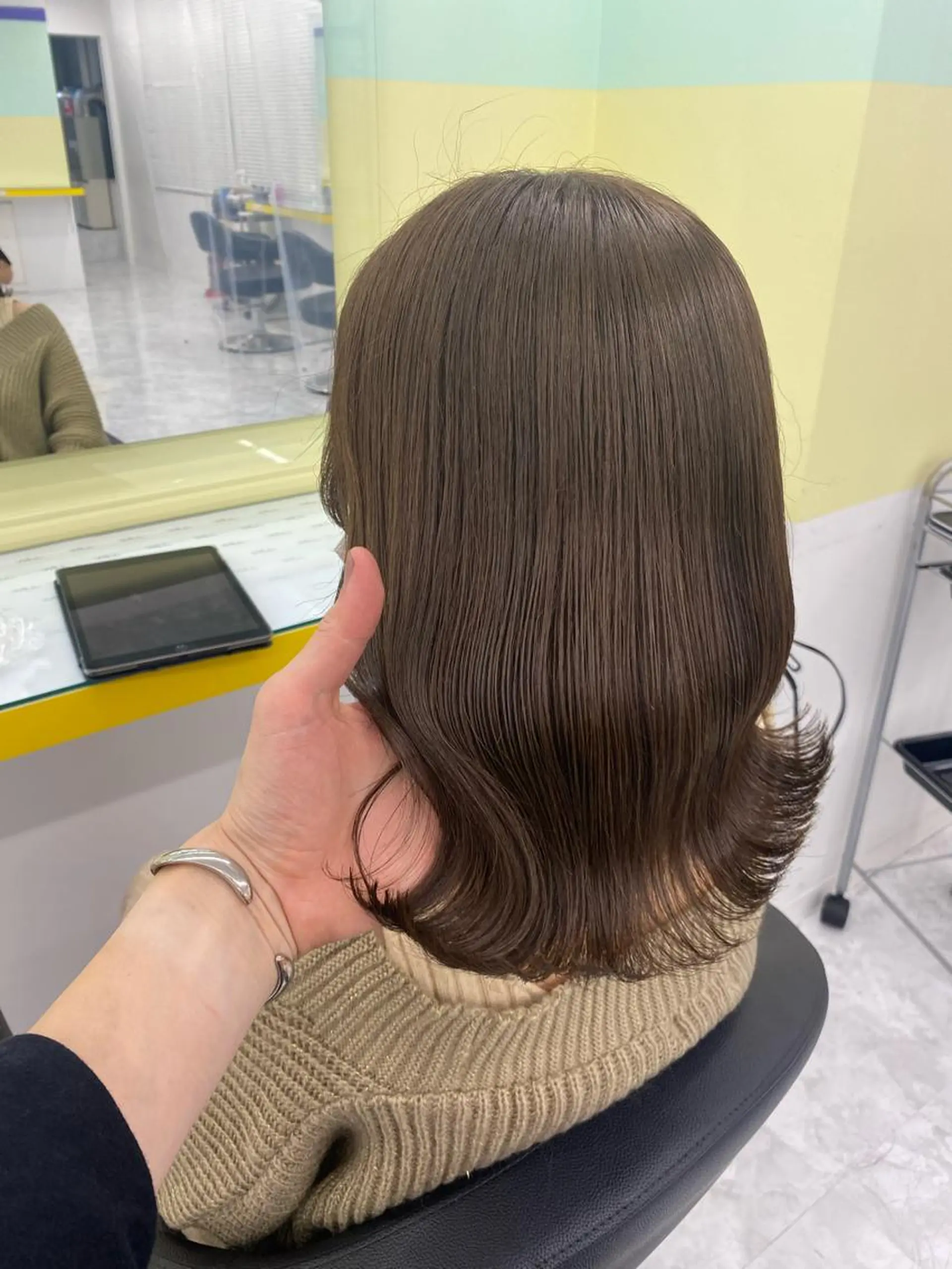 ミディアム カラー パーマ ヘアアレンジ ネイル マツエク・マツパ 韓国風ベージュ🤎 赤みなし🌿横浜🤎のヘアスタイル