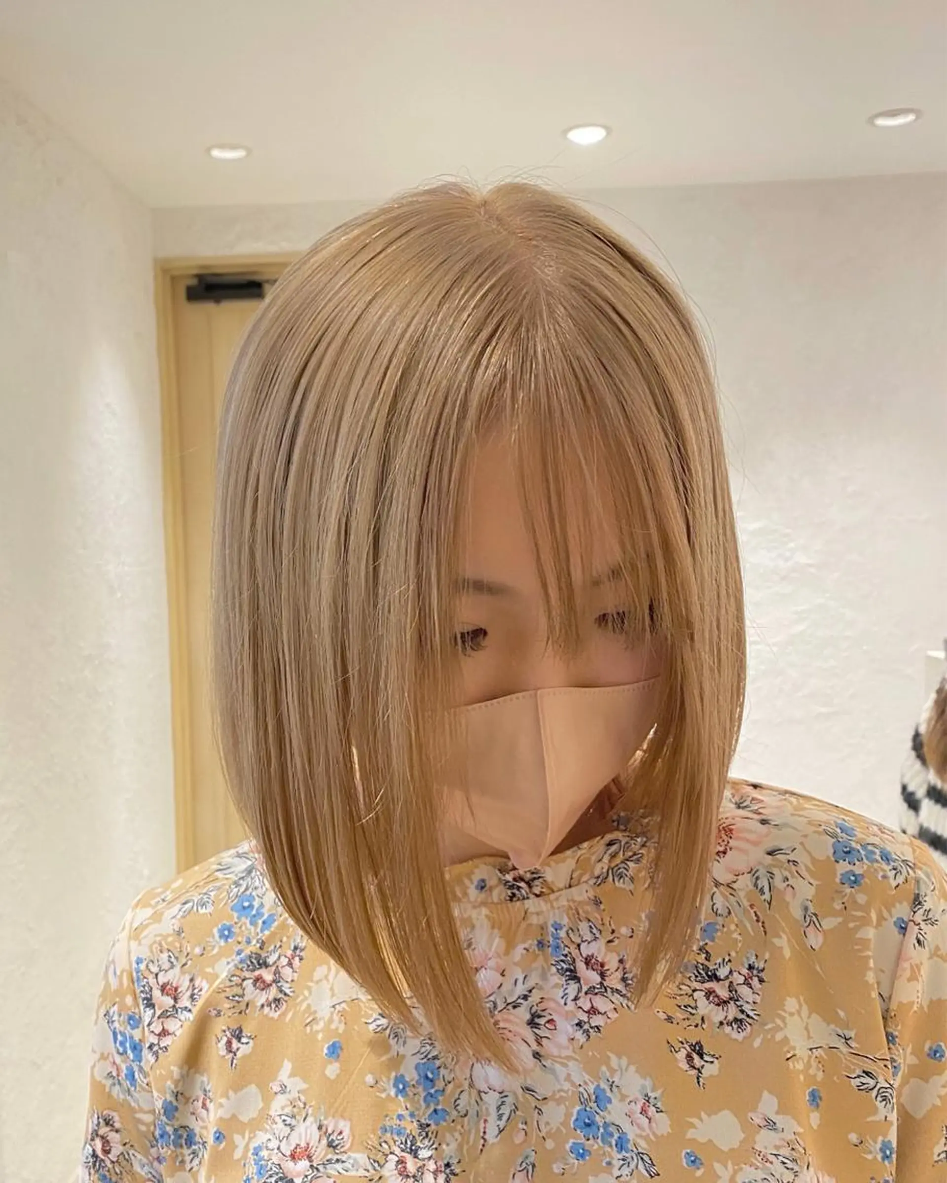 ミディアム カット ヘアカラー トリートメント 💫扱いやすいスタイ ル／レイヤー/小林陸のヘアスタイル