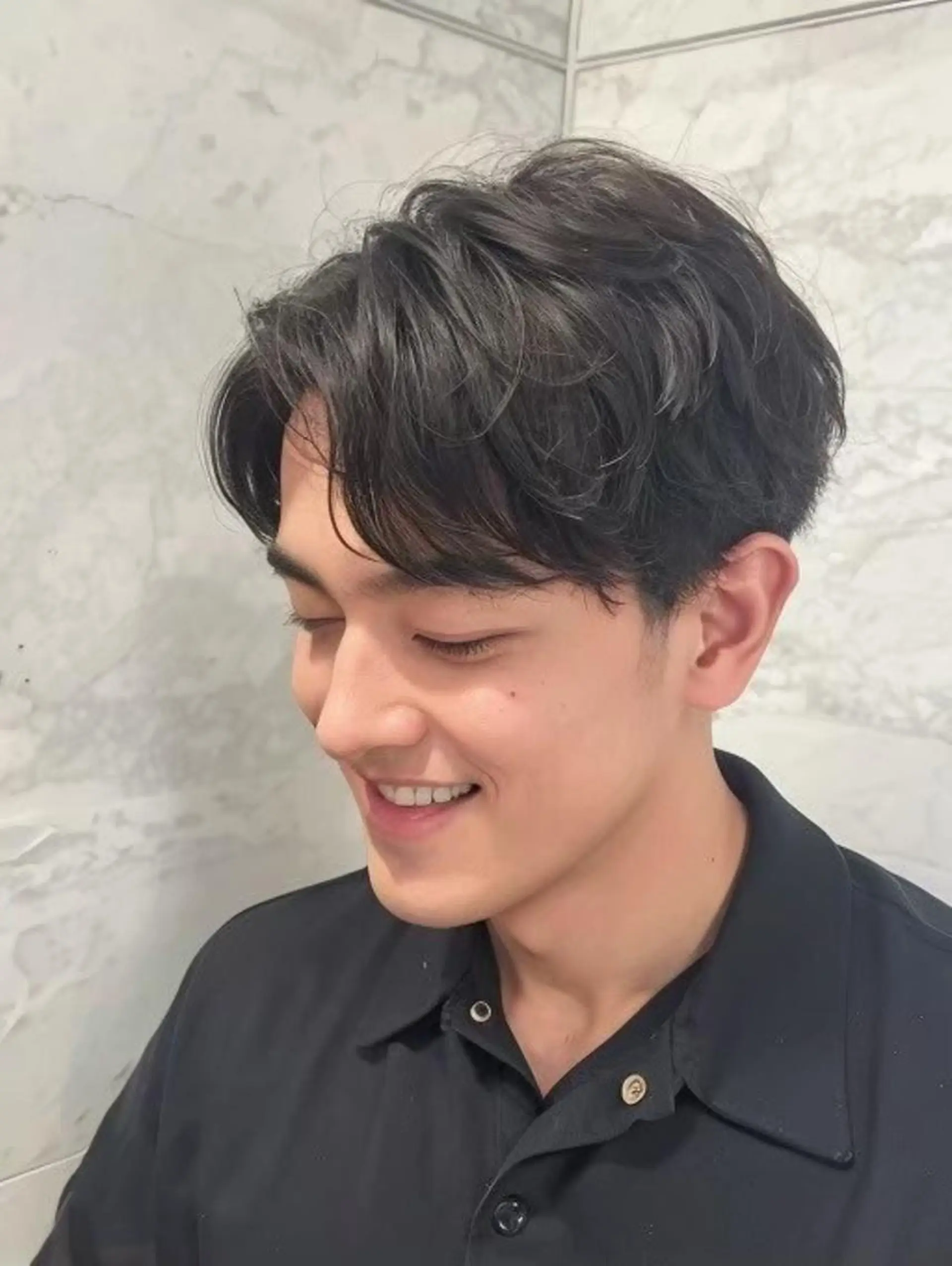 メンズ メンズブリーチ センターパート メンズ韓国風 韓国マッシュ マッシュ メンズスタイリスト✨ 助川龍哉のヘアスタイル