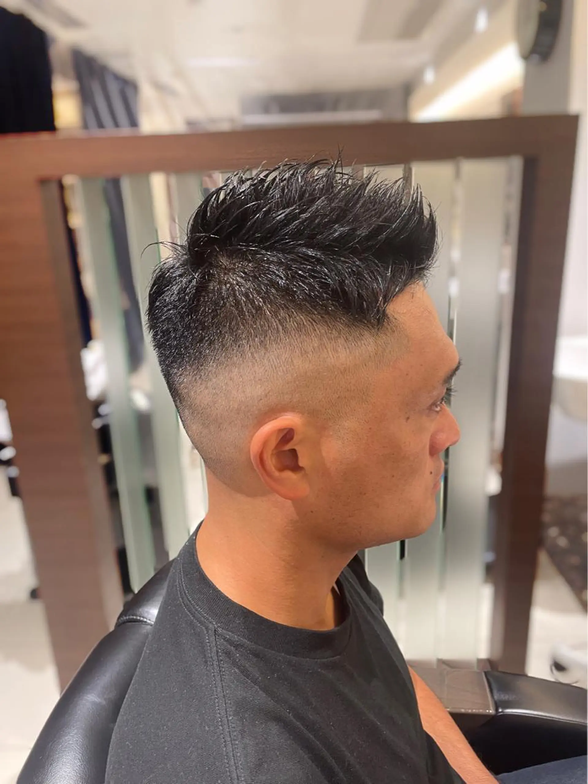 ショート パーマ メンズ フェードカット スキンフェード パーマ NEXUS ZA FIRST 銀座所属・岡崎 隆晟のヘアスタイル