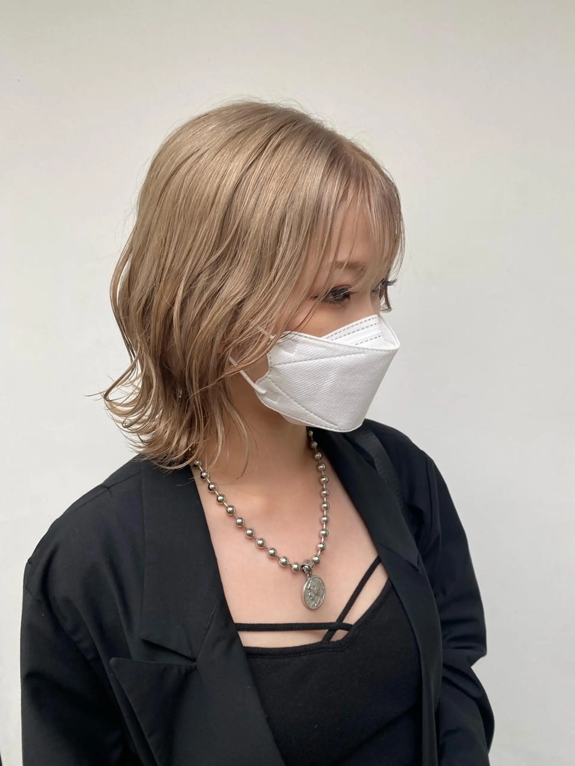 ショート カラー ベージュカラー ブリーチ ブロンド ブロンドベージュ カット ヘアカラー トリートメント tonari 梅田、中崎町のヘアスタイル