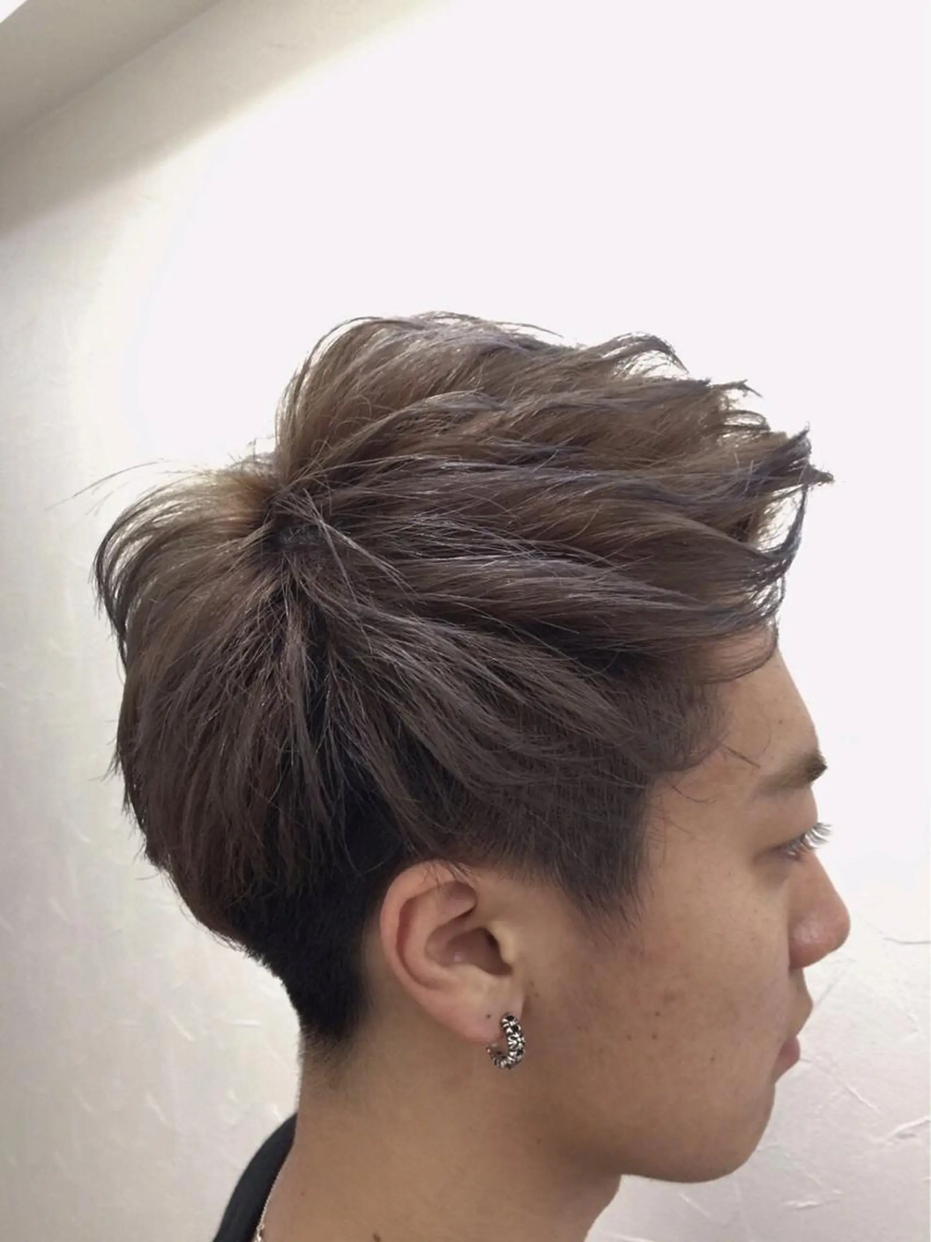 ショート カラー メンズ メンズブリーチ アッシュ ブリーチ ブルーカラー ブルーアッシュ ヘアカラー One's~beauty&relax~所属・加藤 憂のヘアスタイル