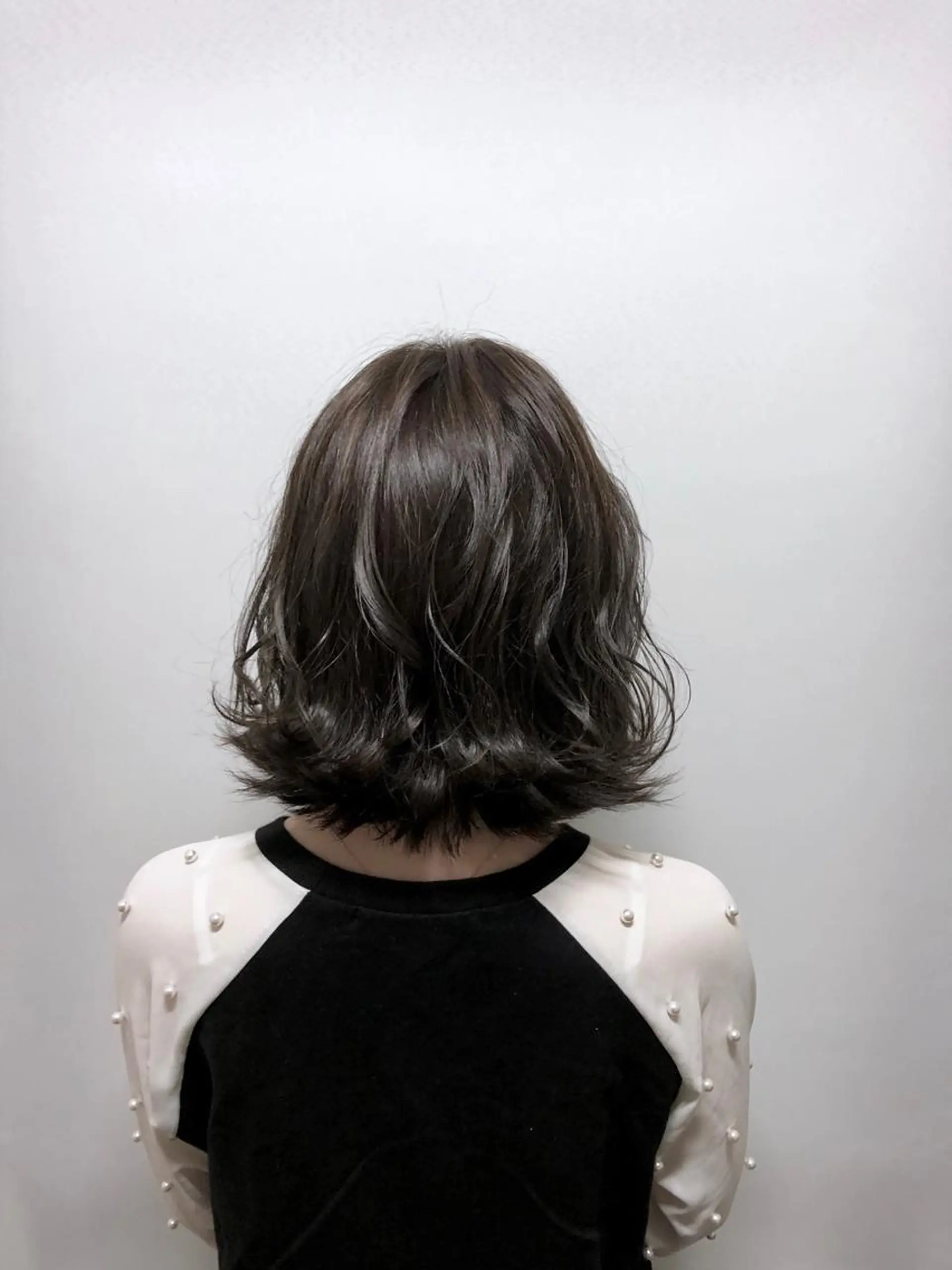 ミディアム カラー グレージュ ハイライトカラー イルミナカラー ハイライト 桐原 竜也のヘアスタイル