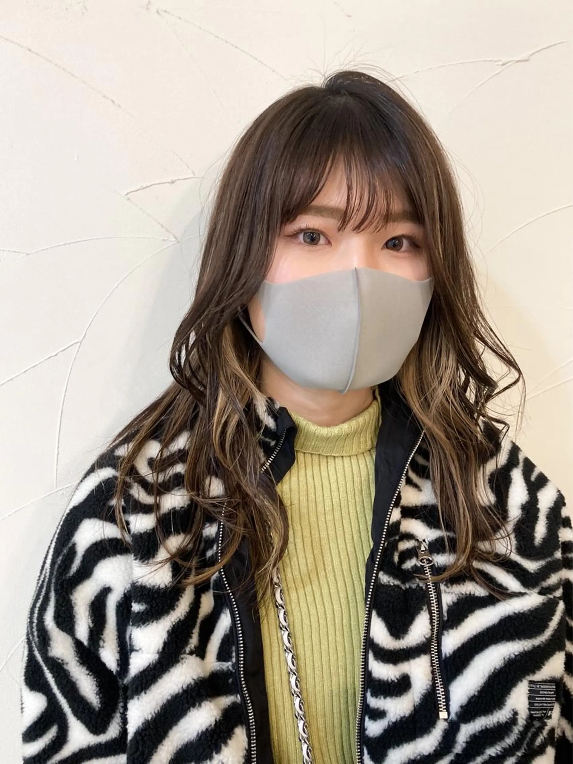 セミロング カラー ハイライトカラー 顔周りカット ハイライト レイヤーカット カット ヘアカラー トリートメント 樋野 亮のヘアスタイル