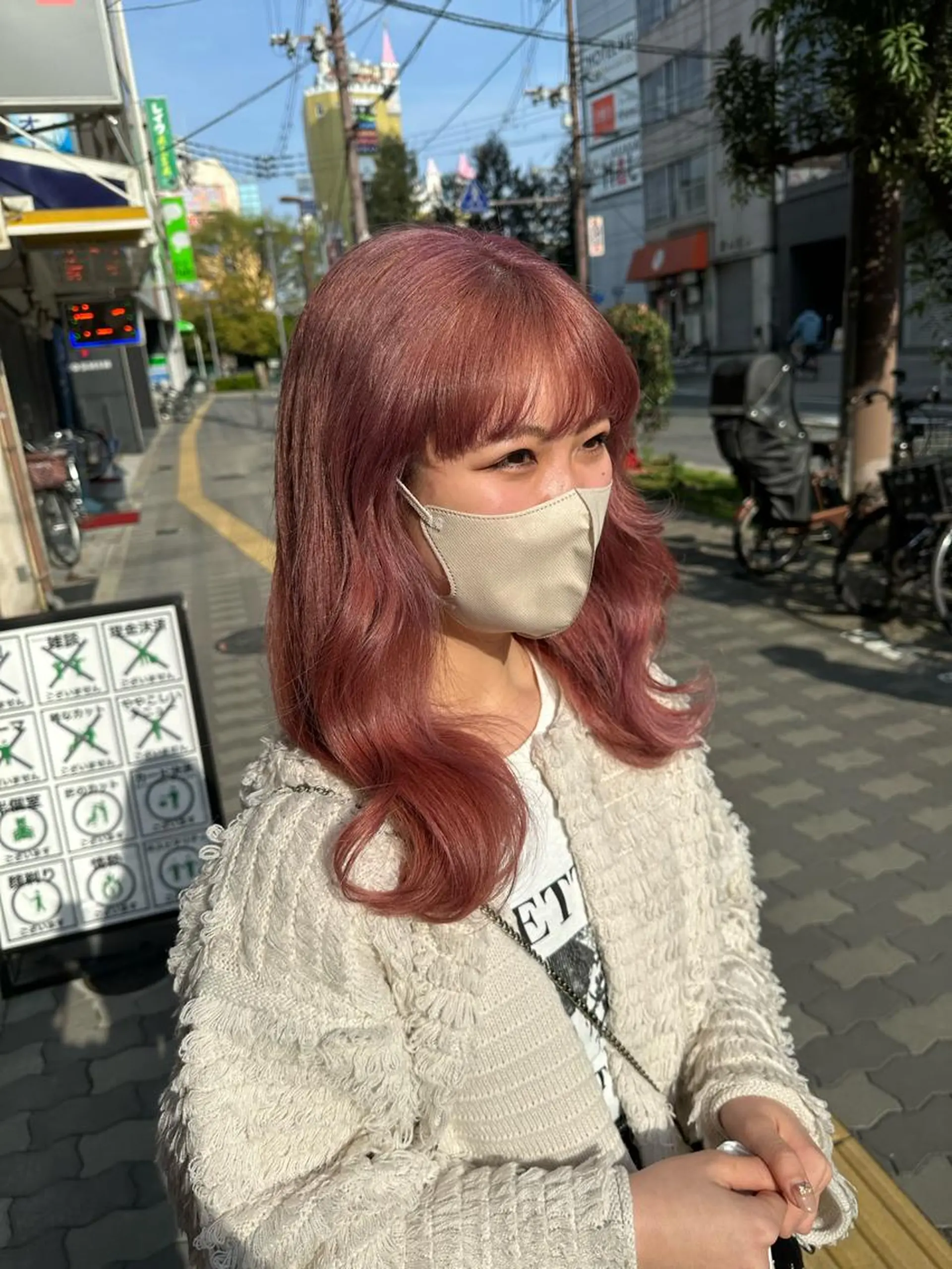 セミロング カラー ピンクカラー 上田 紗也のヘアスタイル