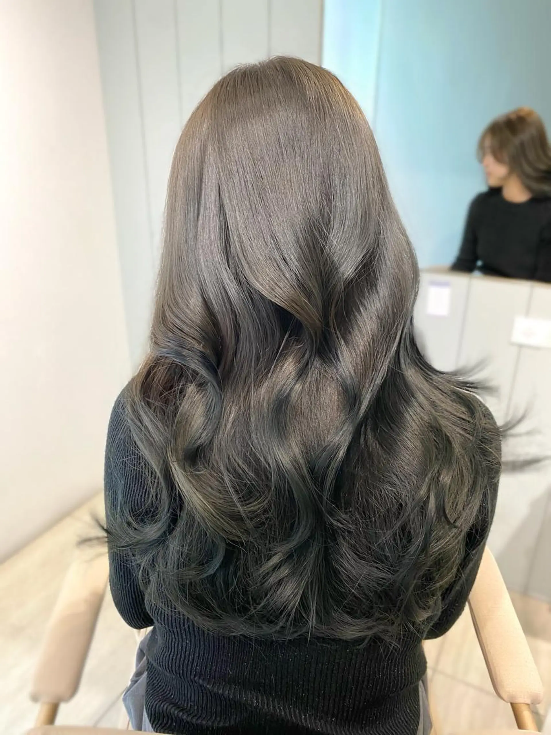 ロング カラー アッシュ ベージュカラー 黒髪 ブリーチ ブルーカラー ヘアカラー トリートメント 韓国風レイヤーカット 💎髪質改善"yuiのヘアスタイル