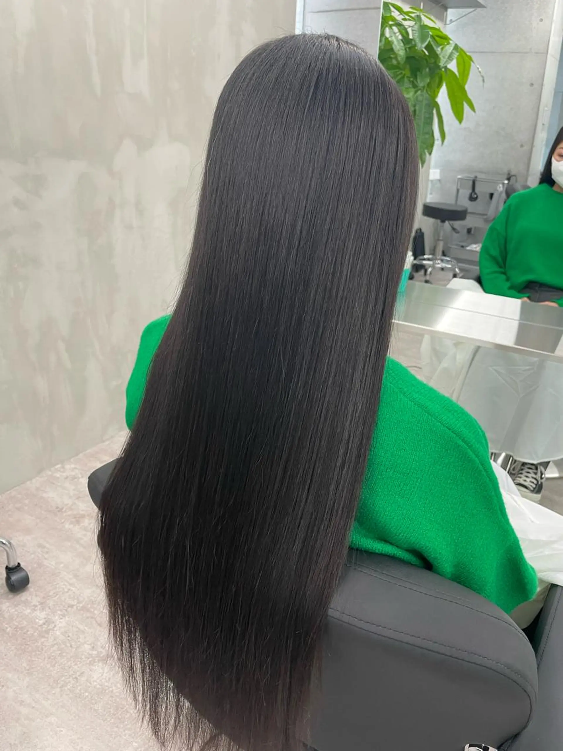 ロング くせ毛 外国人風カラー 韓国風ヘア ロング サイドバング カット ヘアカラー トリートメント 透明感／髪質改善 遠藤良祈のヘアスタイル