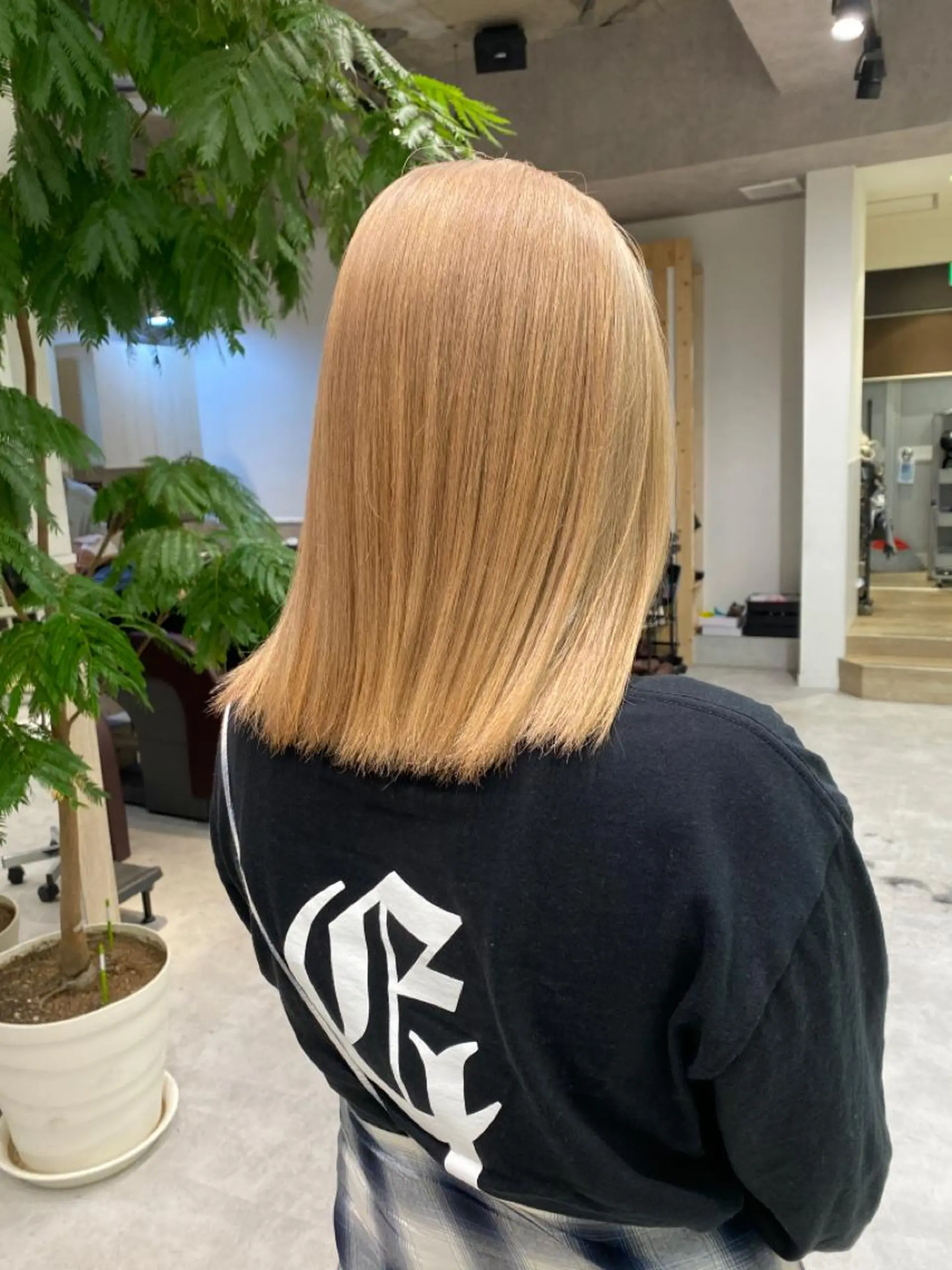 ロング カラー 抜きっぱなしブロンド ブロンド THE ESCALA 町田所属・町田縮毛矯正/ 髪質改善/美髪特化のヘアスタイル