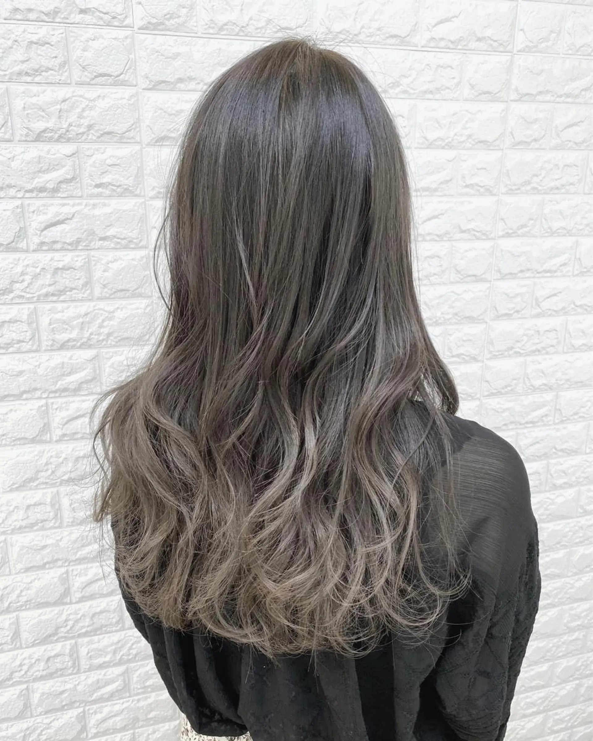 ロング 高木 麻知子のヘアスタイル