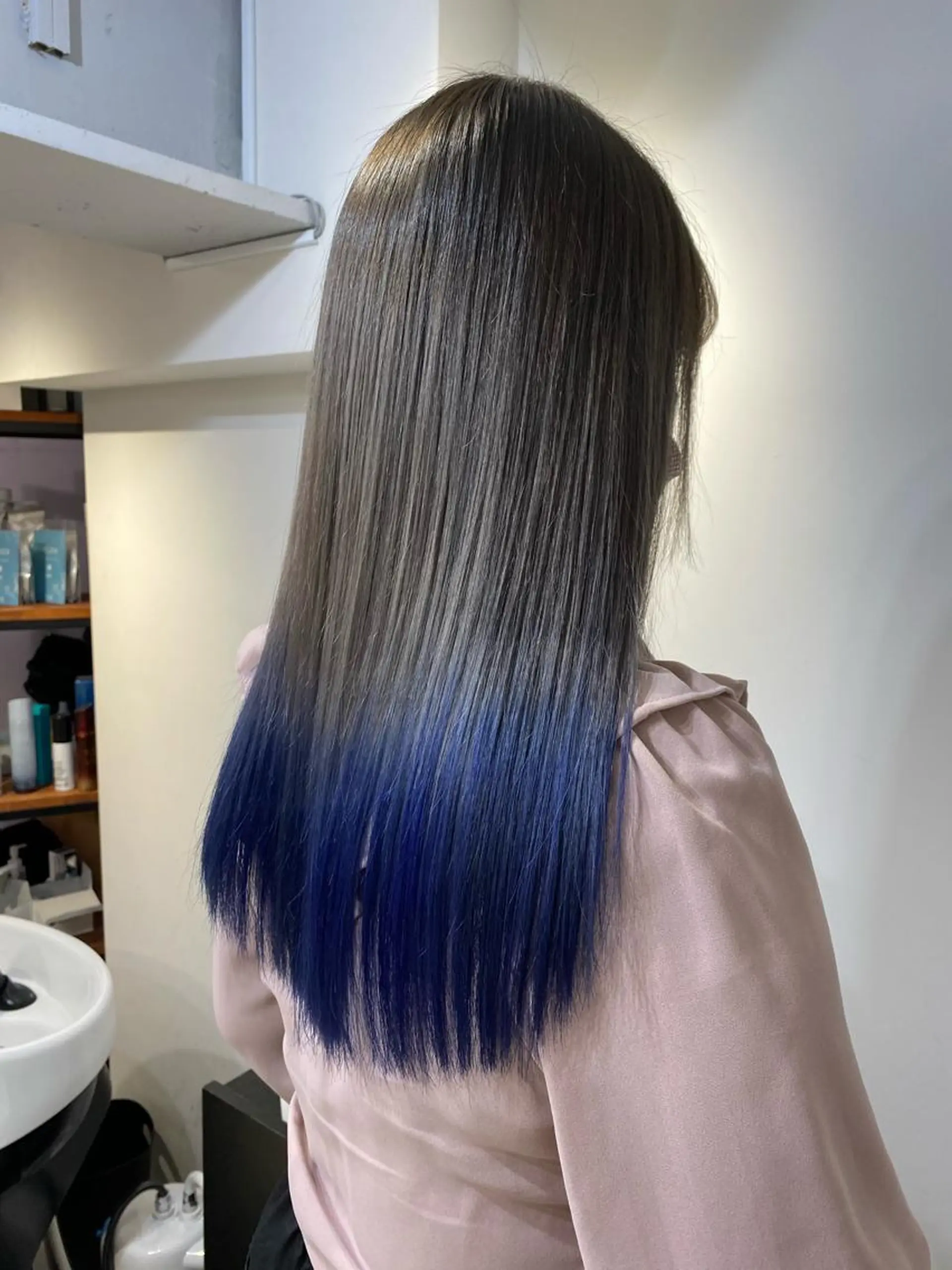 ロング カラー ブリーチ ブルーカラー ケアブリーチ グラデーションカラー ヘアカラー ALLY（アリー）所属・ミニモお気に入り数 No.1宍戸雄弥のヘアスタイル