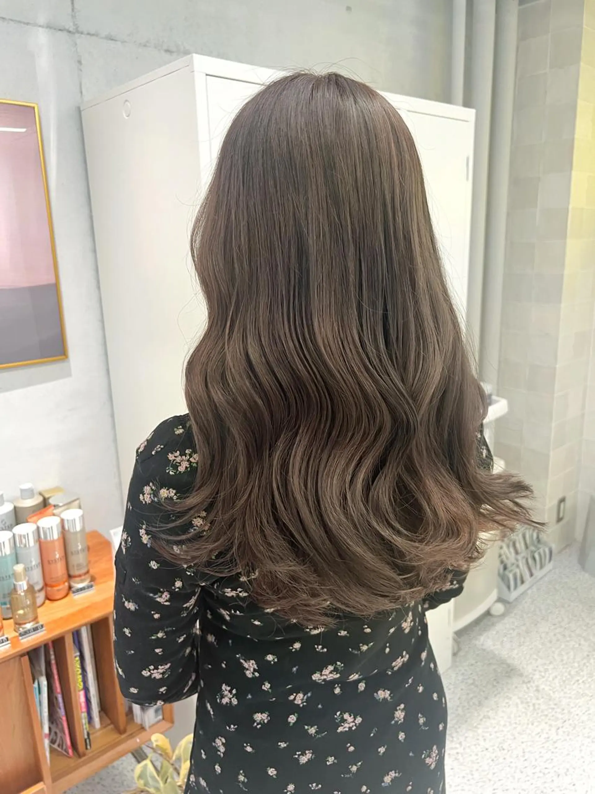 ロング カラー ブリーチ 透明感カラー グレージュ ミルクティーグレージュ ブリーチなしカラー ヘアカラー 韓国ヘア☁️ mitsukiのヘアスタイル