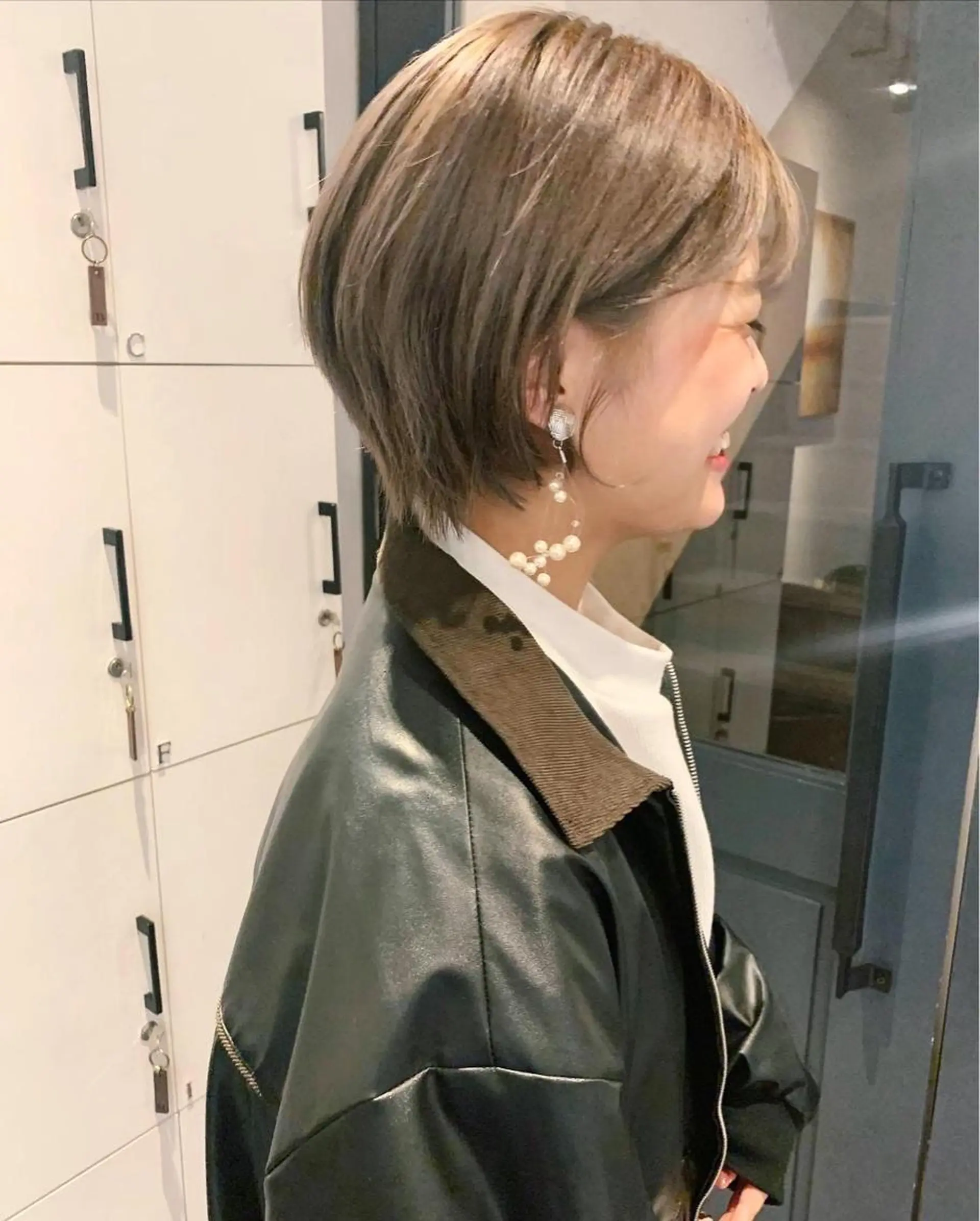 ショート カラー グレージュ ラベンダーカラー ラベンダーグレージュ ラベンダーグレー ウルフカット SALOWIN梅田茶屋町店所属・ウルフレイヤーカット /チヒロのヘアスタイル