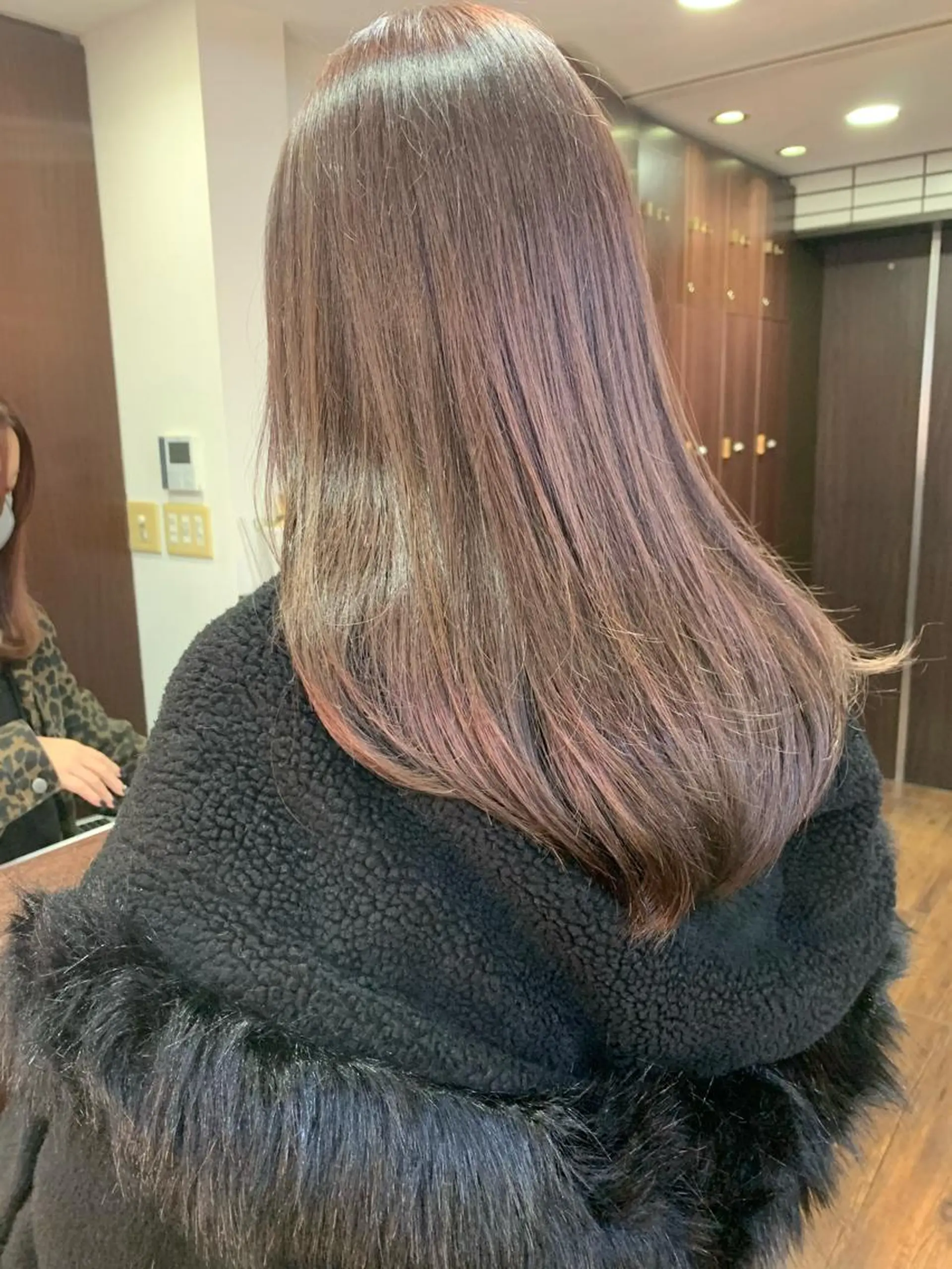 カラー レイヤーカット、 大人可愛い　中村美羅のヘアスタイル