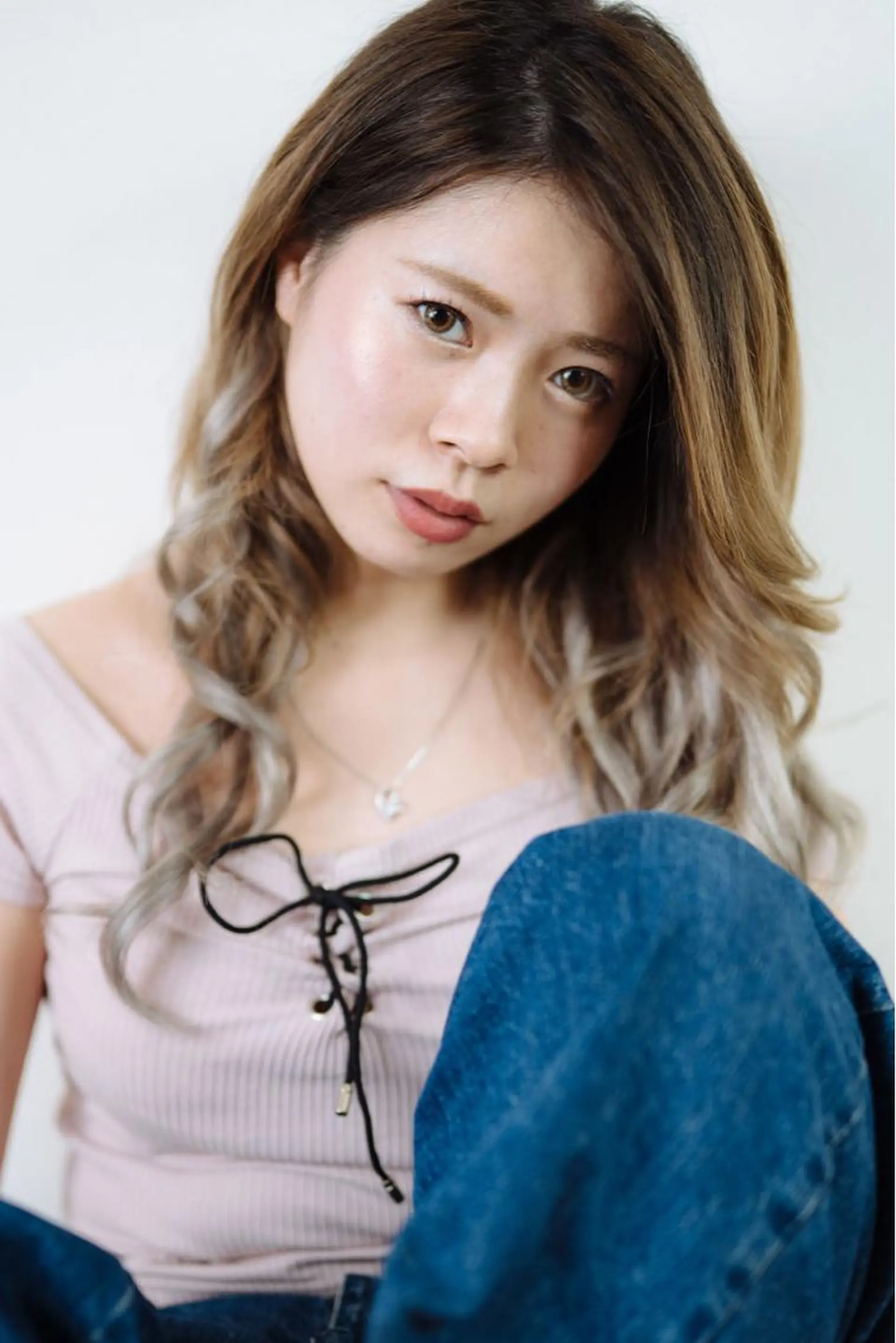 セミロング カラー ハイトーンカラー 板倉 花連のヘアスタイル