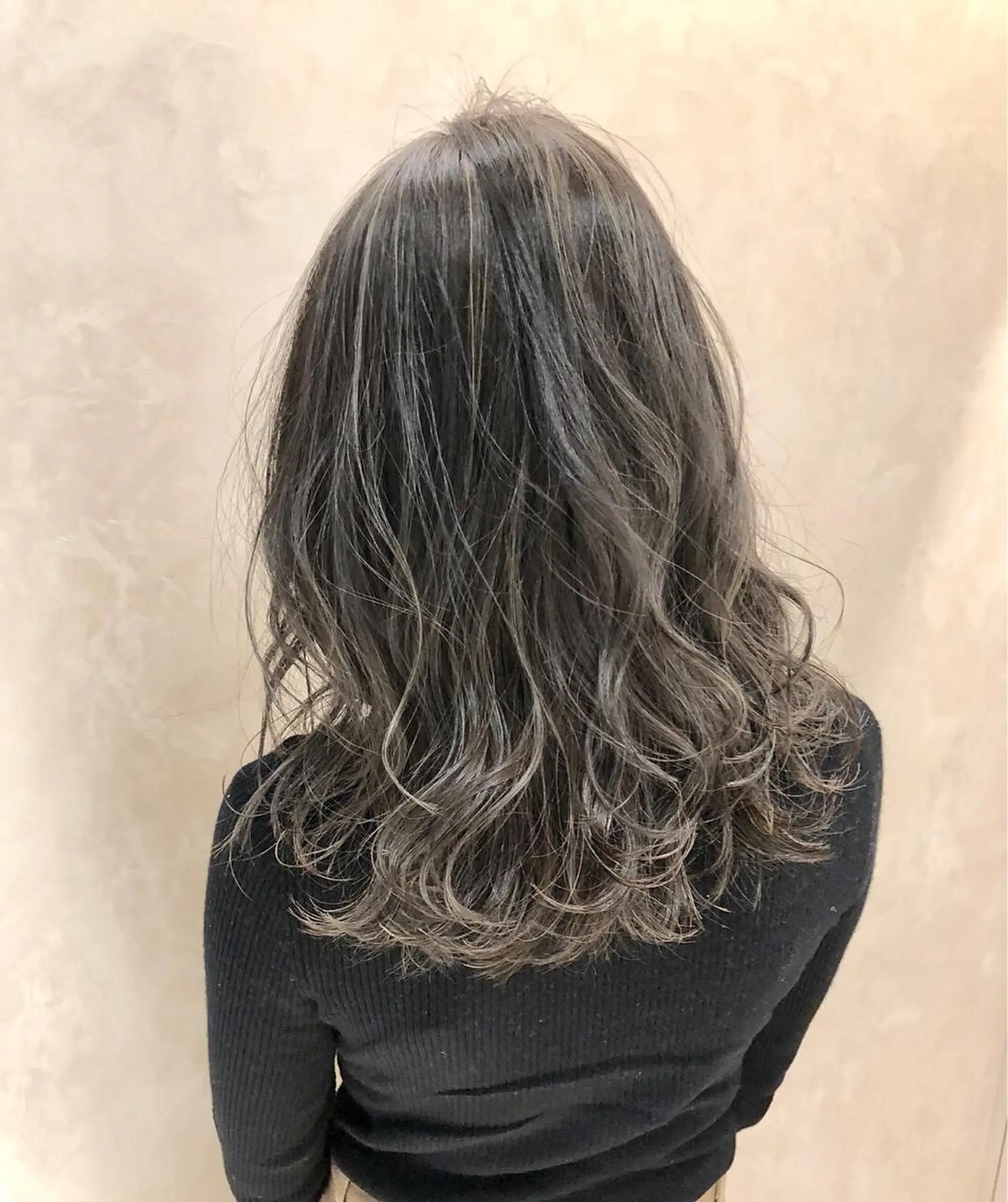 ミディアム ハイライト カット ヘアカラー トリートメント 酸性縮毛矯正のプロ 杉山玲介のヘアスタイル