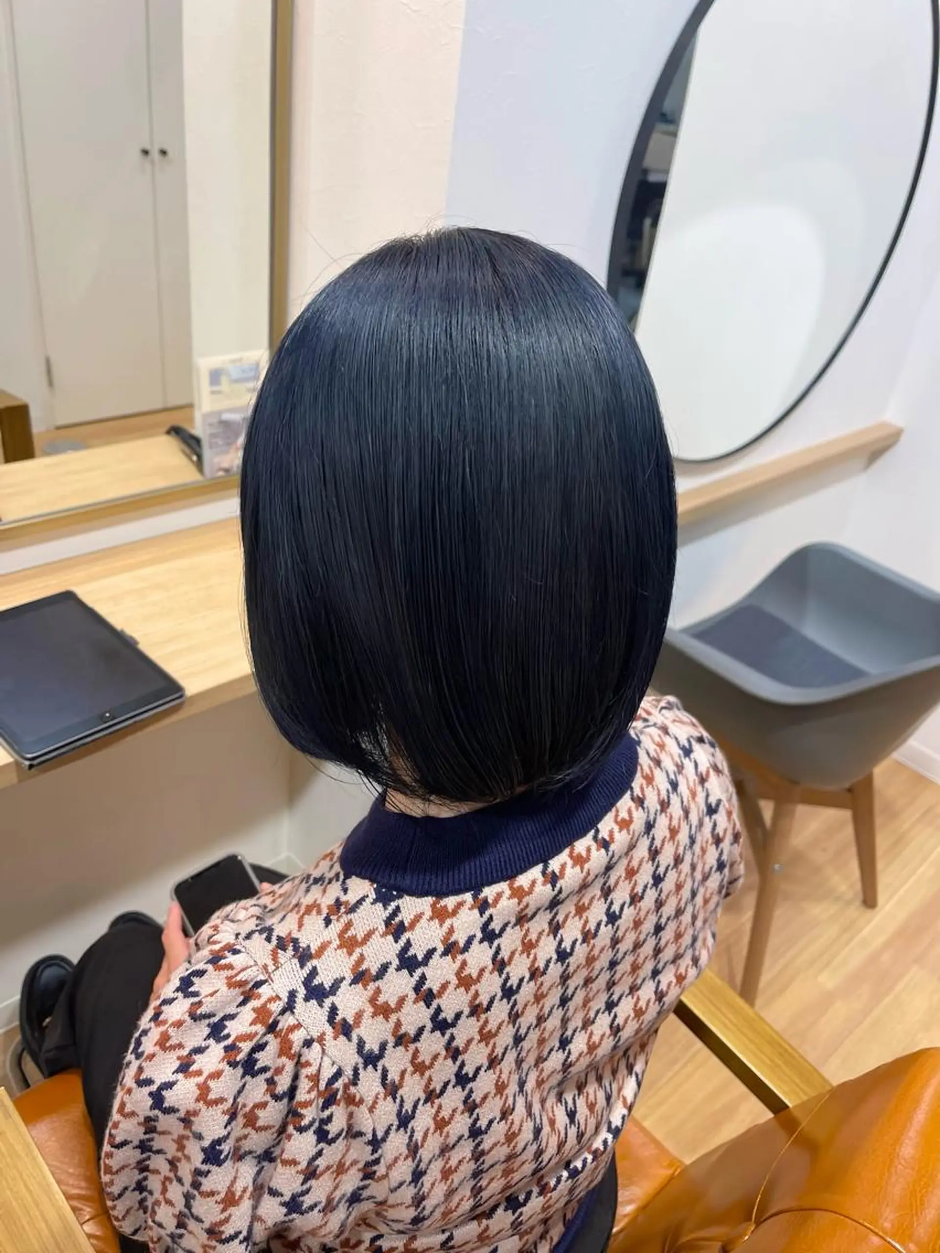 カラー 黒髪 ブリーチ ブルーカラー ブルーブラック noa  🦋 ブリーチ/暖色のヘアスタイル