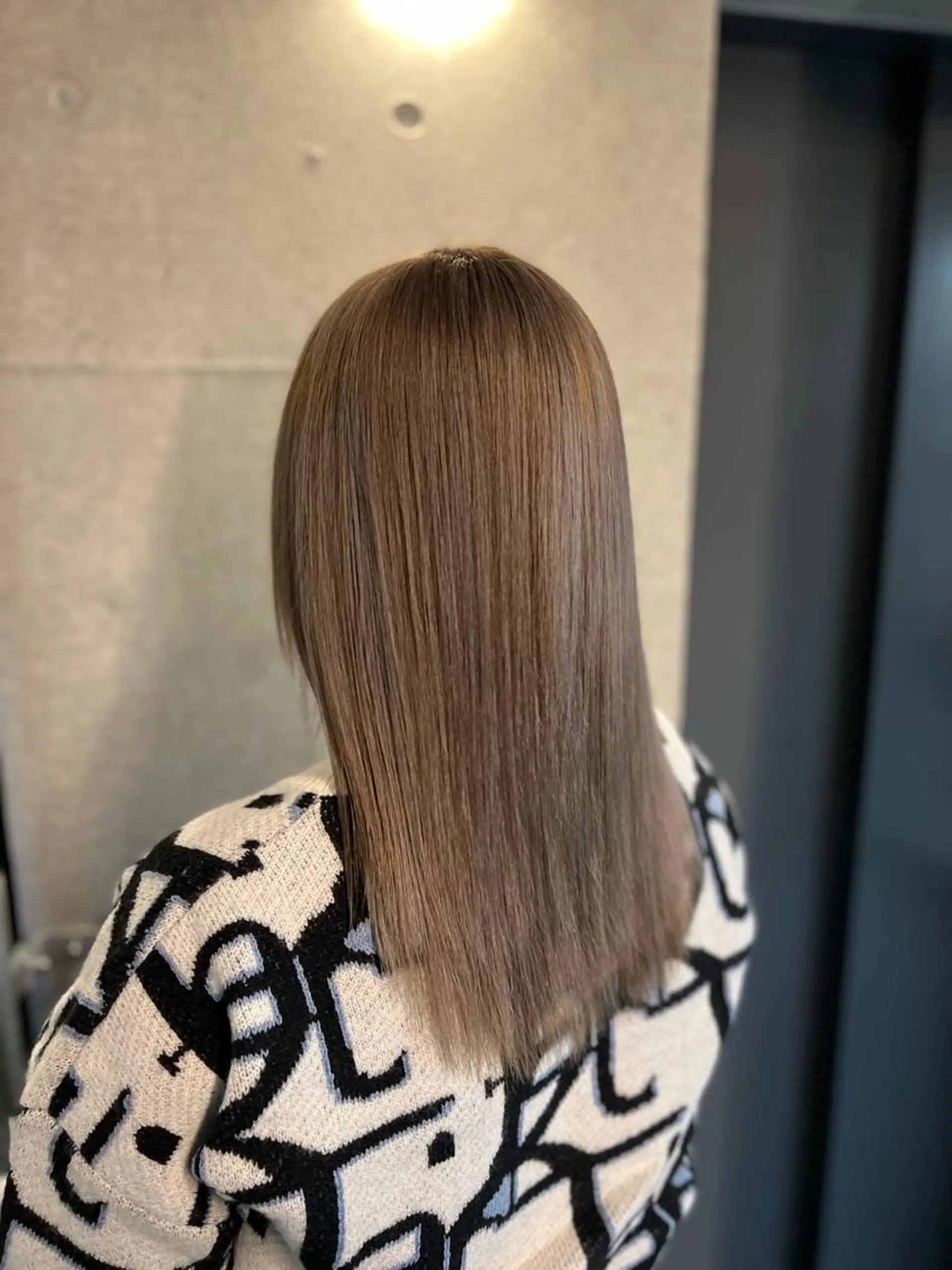 セミロング カラー シールエクステ アディクシーカラー アッシュ バレイヤージュ ミストバング ヘアカラー DEST所属・吉野 瑳桜のヘアスタイル