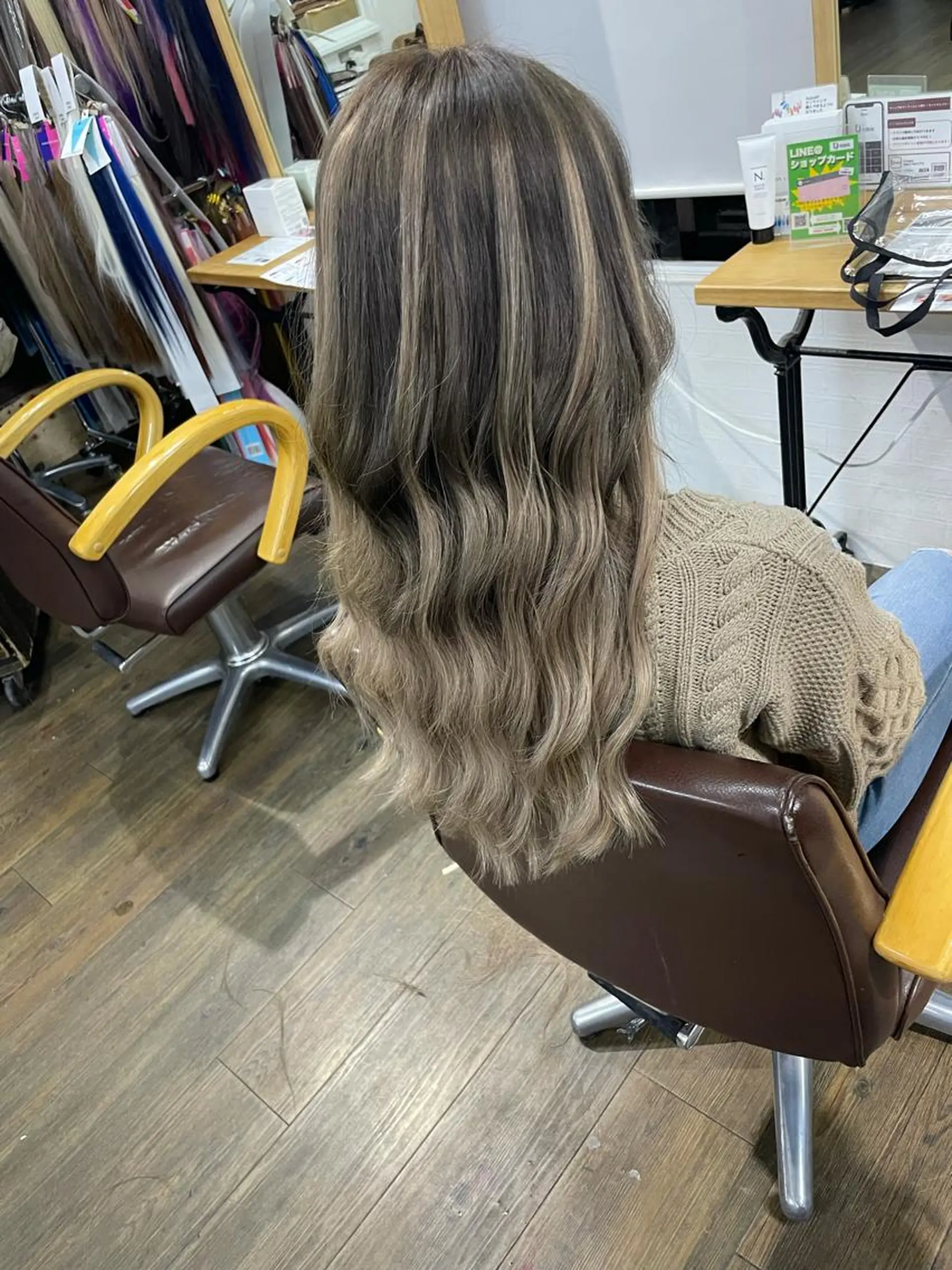 ミディアム ヒカ/外国人風 デザインカラーのヘアスタイル