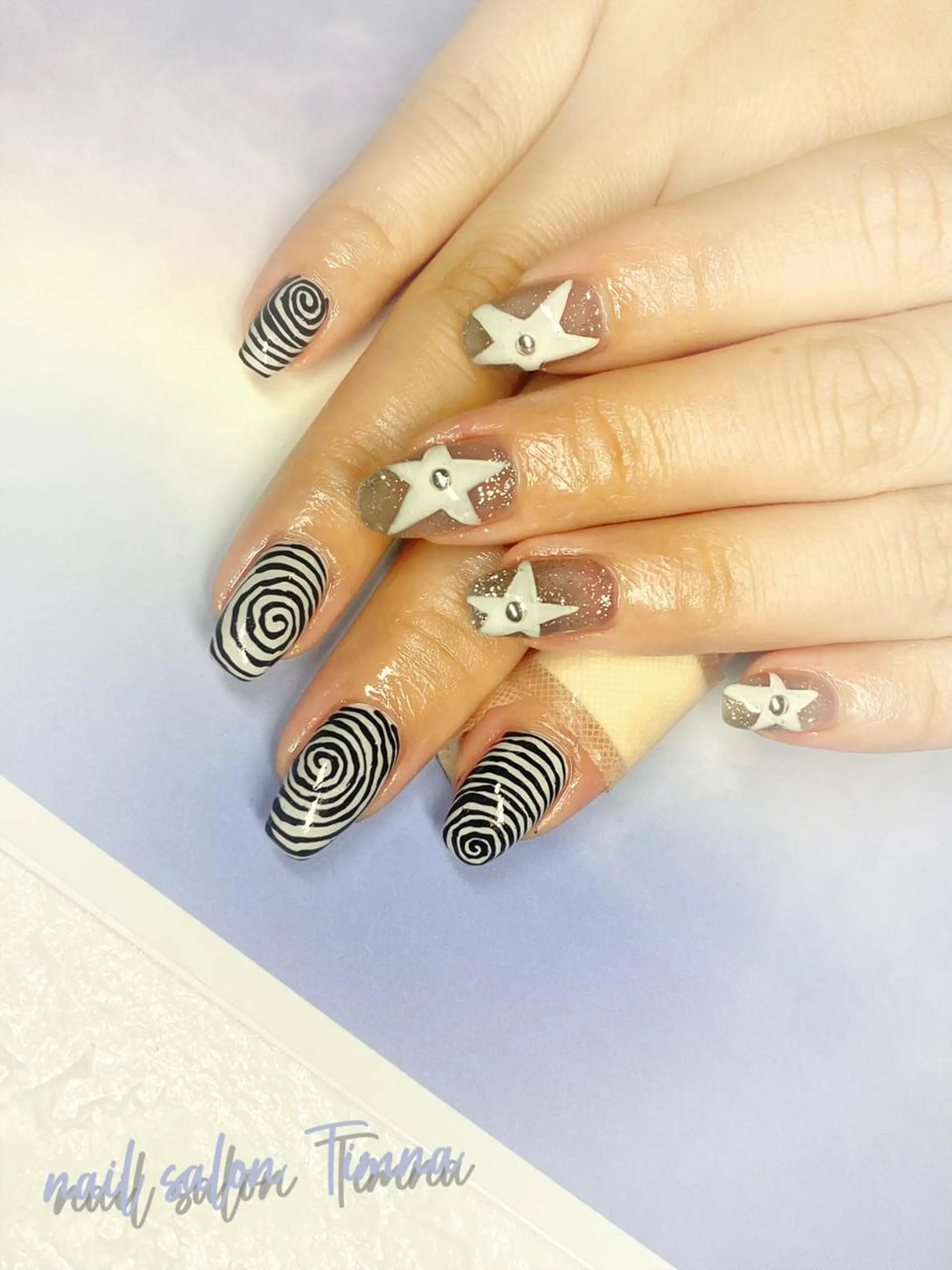 ミディアム ハンドネイル NAILSALON 🍔Timna🍟のネイルデザイン