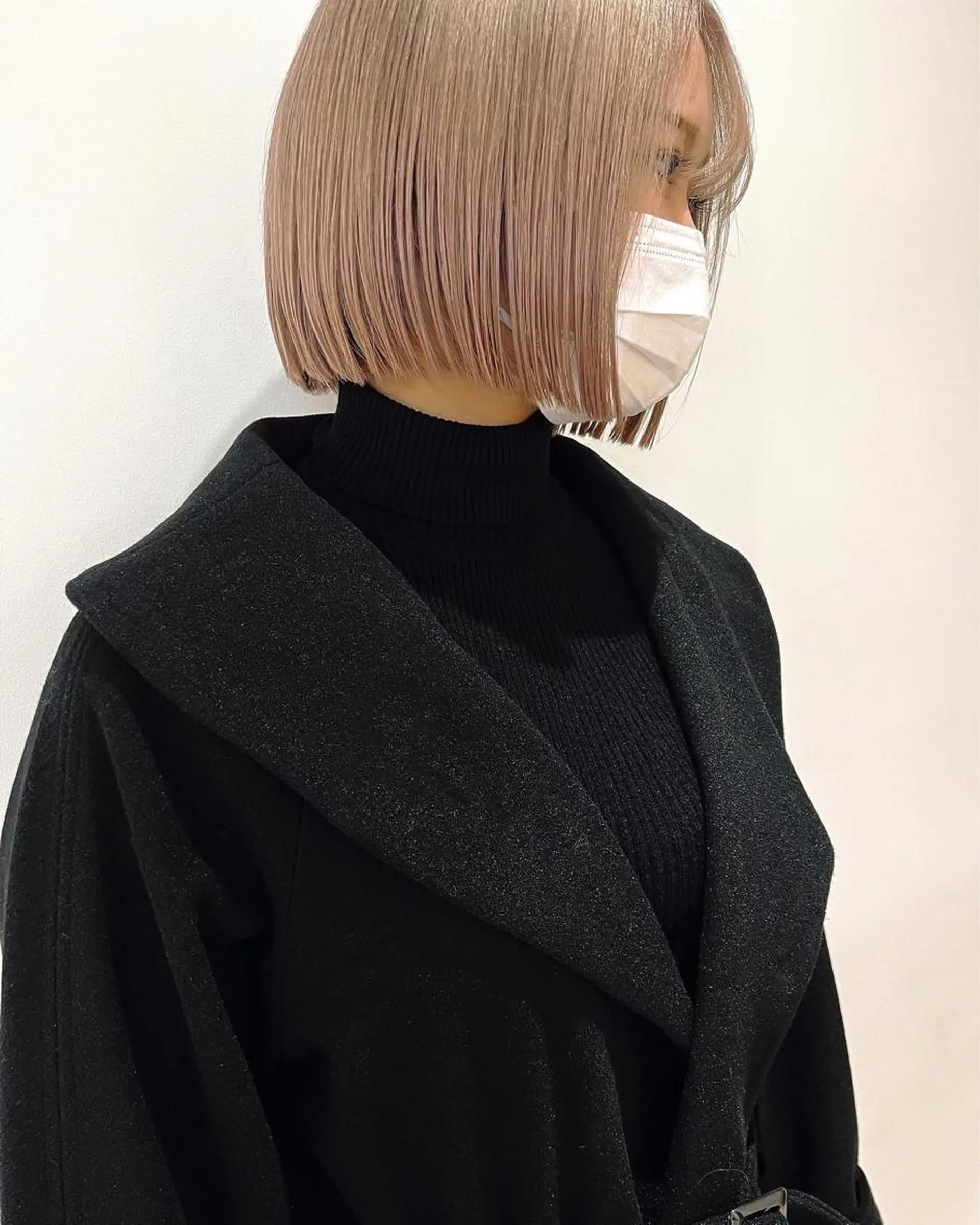 ショート カラー ベージュカラー ブリーチ ホワイトベージュ RAIMA ハイトーン/ベージュのヘアスタイル