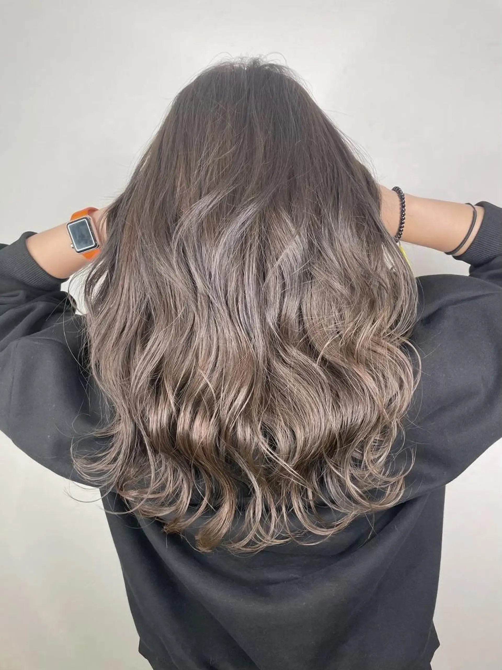 セミロング ボブ 斜めバング 外国人風カラー 伸ばしかけ ハイライト カット ヘアカラー トリートメント ＿WHITE鳳店 アンダーバーホワイトのヘアスタイル