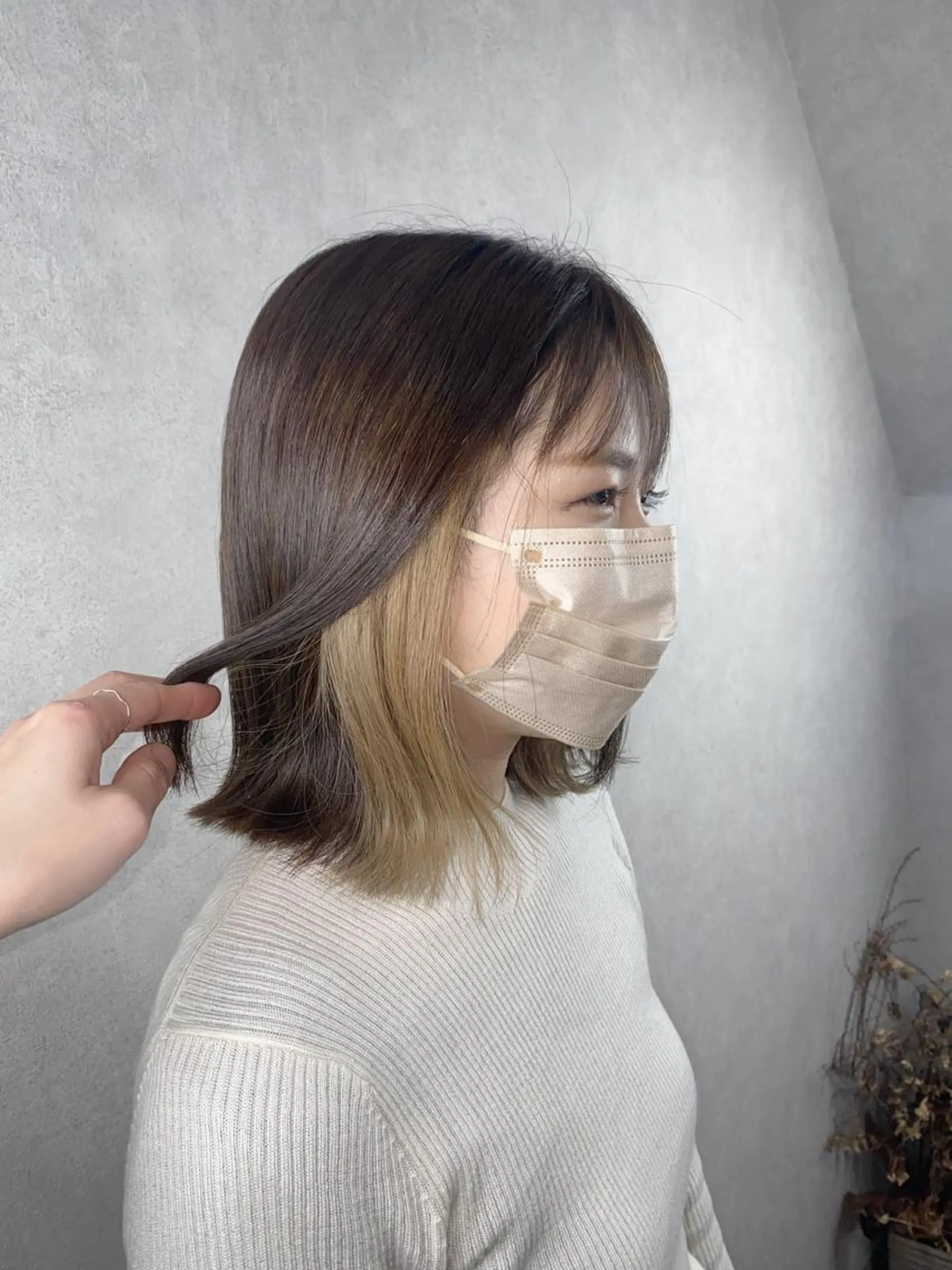 セミロング _White所属・ＳＨＩ ＺＵのヘアスタイル