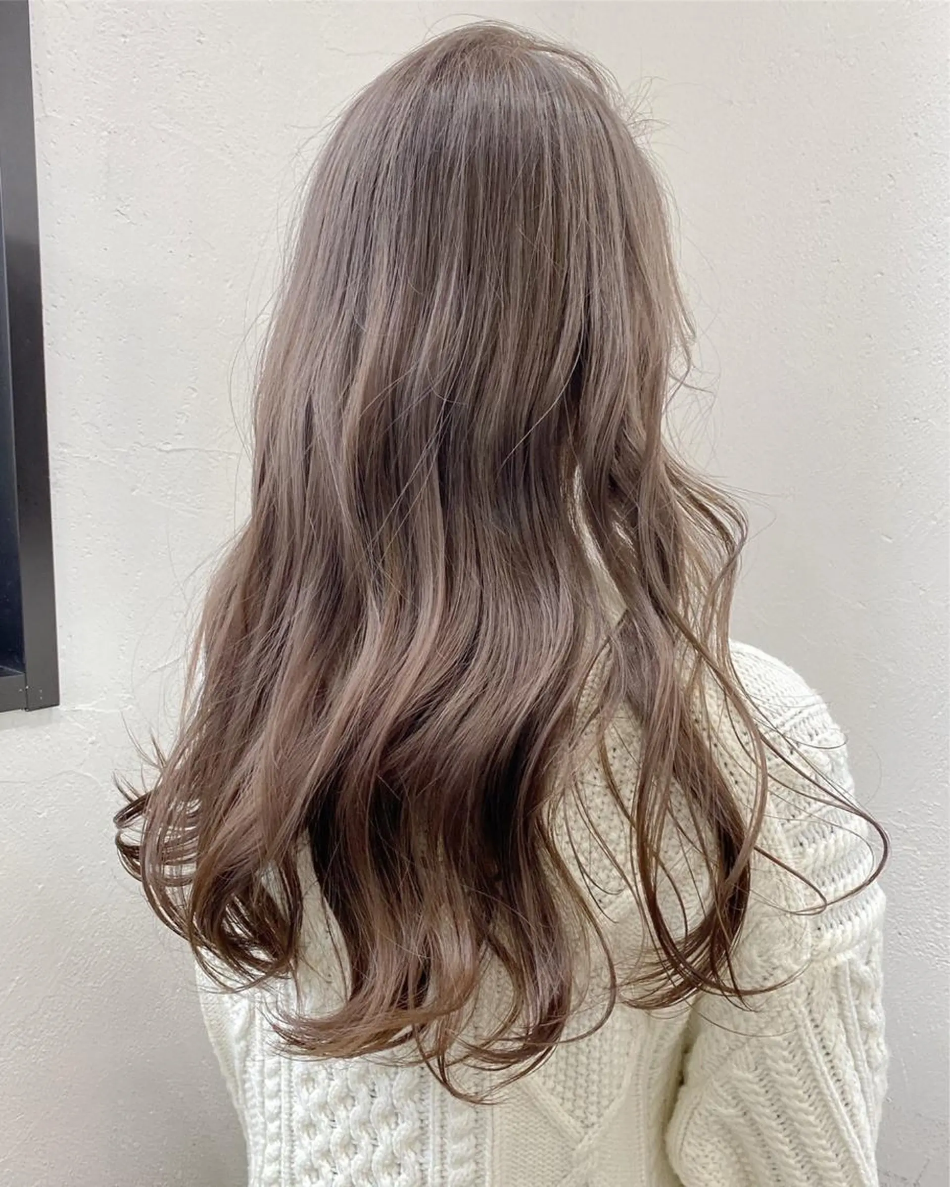 ロング カラー ヘアアレンジ ベージュカラー デザインカラー ハイトーンカラー 原宿レイヤーカット 渋谷【山本喜熙】のヘアスタイル