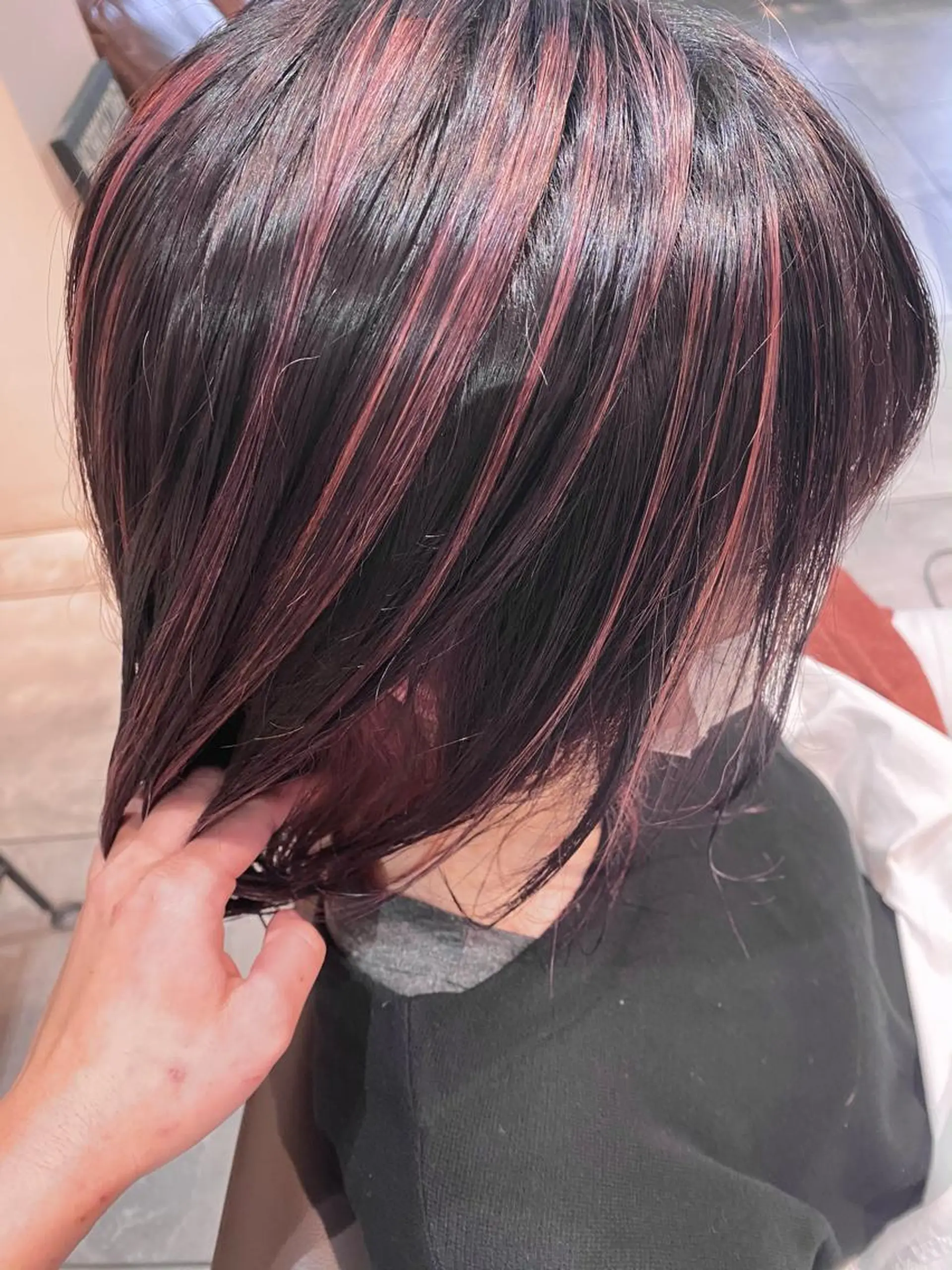 ミディアム カラー ハイライトカラー ピンクカラー ハイライト ヘアカラー 川越 輝梨奈のヘアスタイル