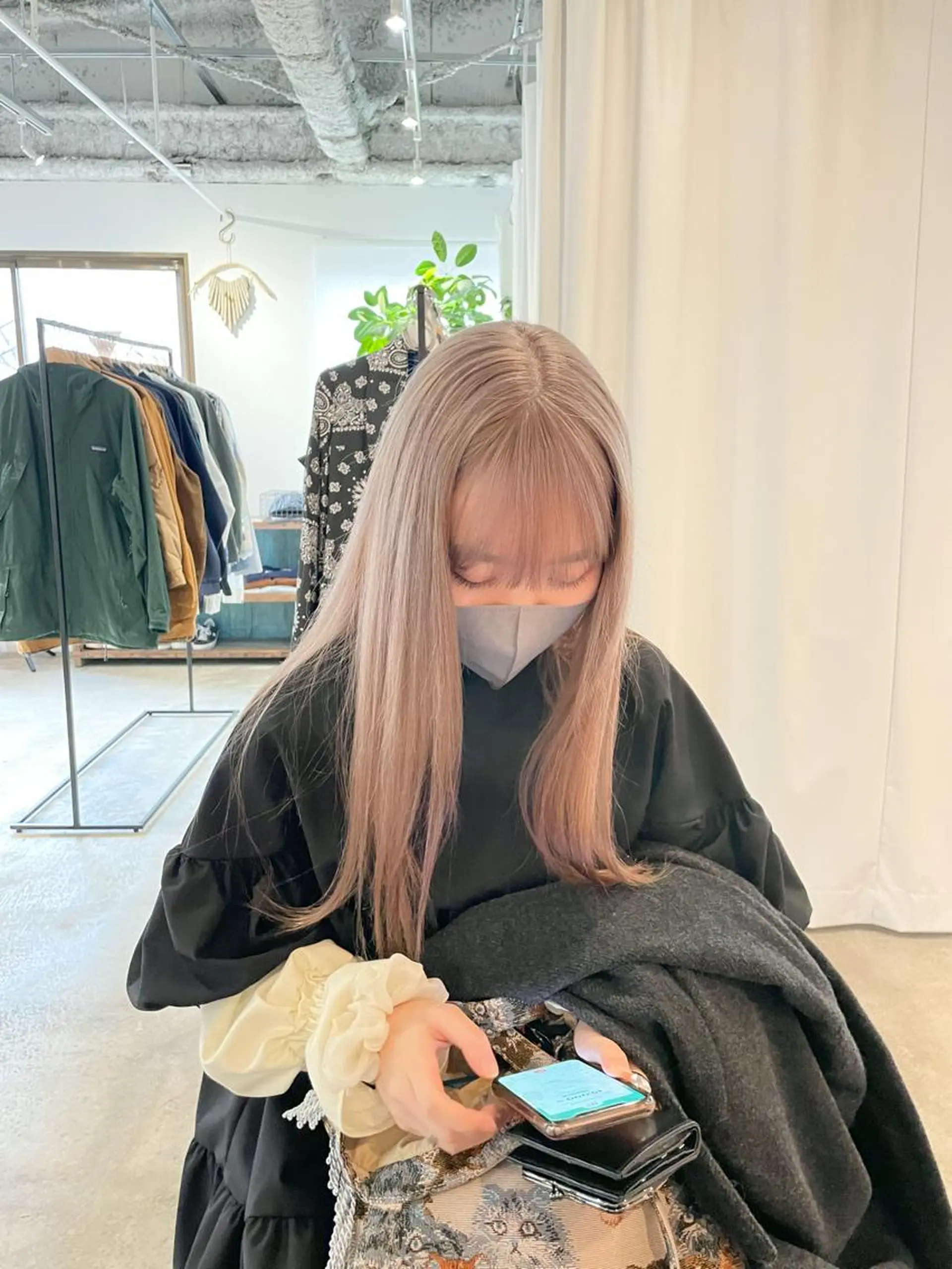 セミロング カラー ベージュカラー ブリーチ ブロンド ブロンドベージュ ミルクティーベージュ カット ヘアカラー Takuma Suzuki中目黒のヘアスタイル