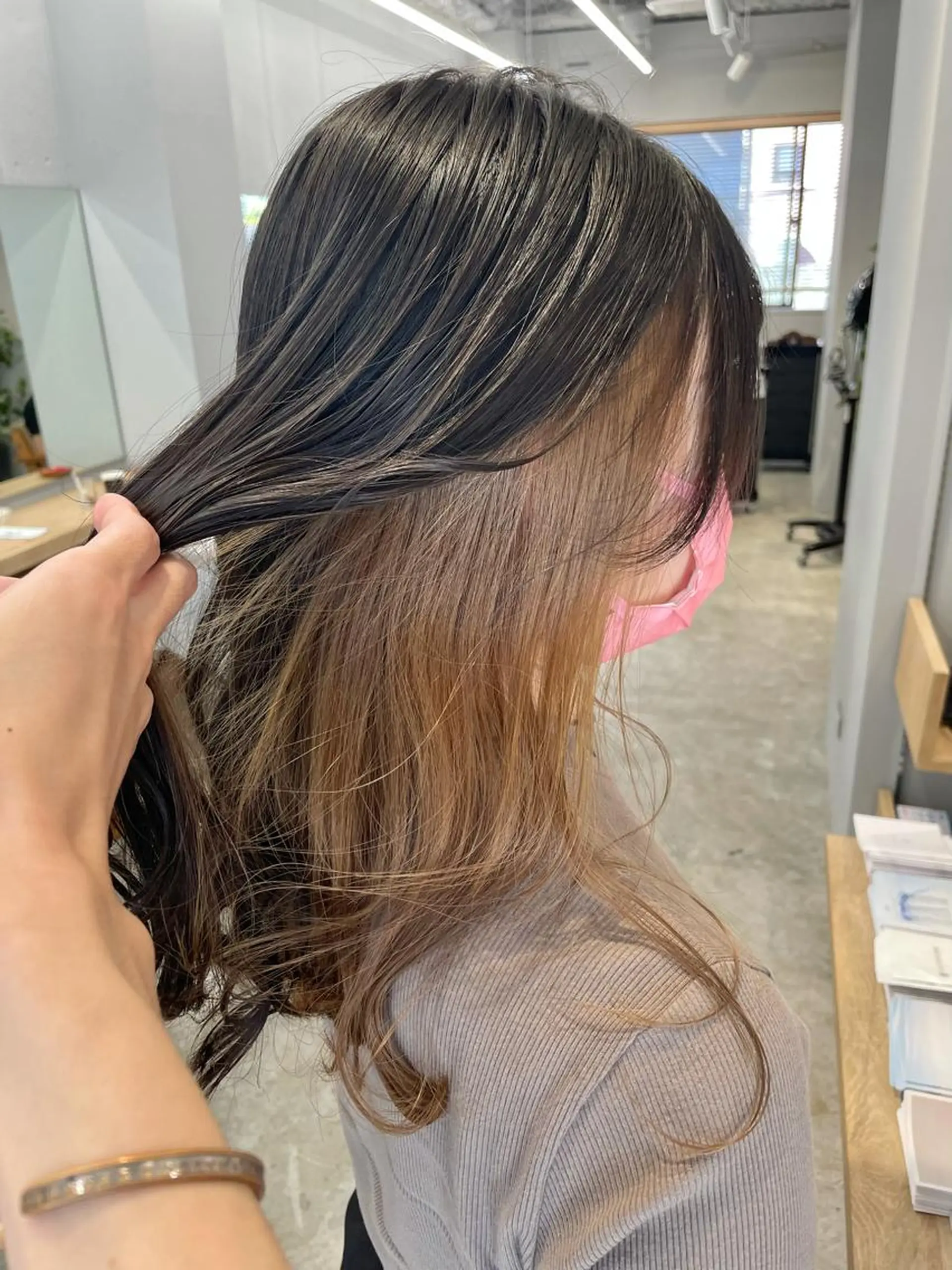セミロング SAEKI【ior 】北千住店ブリーチのヘアスタイル
