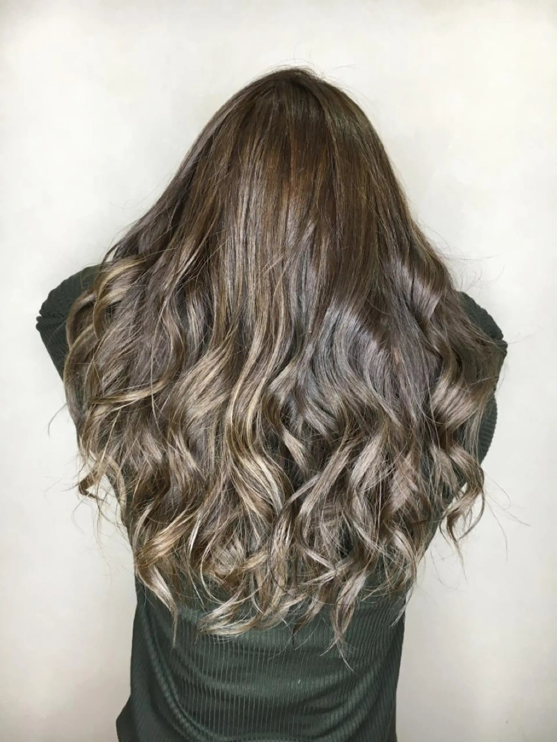 ロング 3Dハイライト ハイライト カット ヘアカラー トリートメント トップスタイリスト 江口 稜亮のヘアスタイル