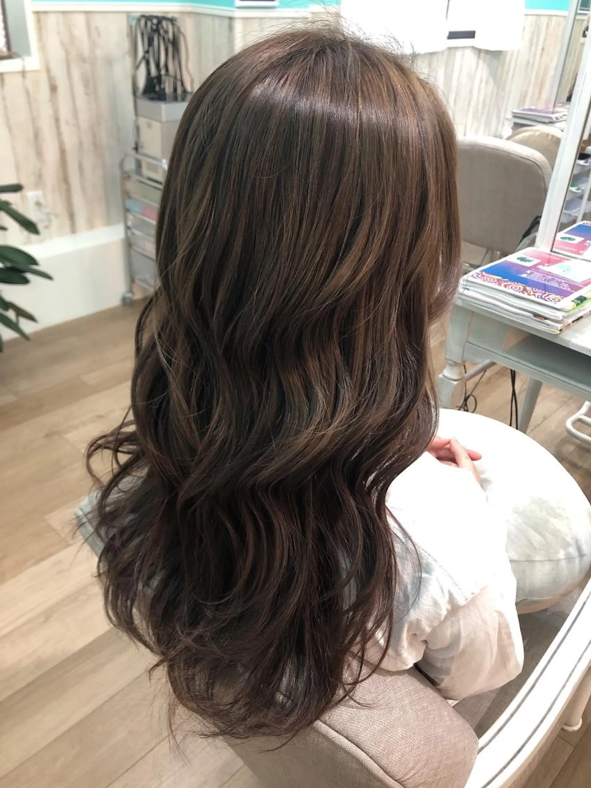 ロング パープルカラー カット ヘアカラー トリートメント 🐆アンドウ チカコ🦓のヘアスタイル